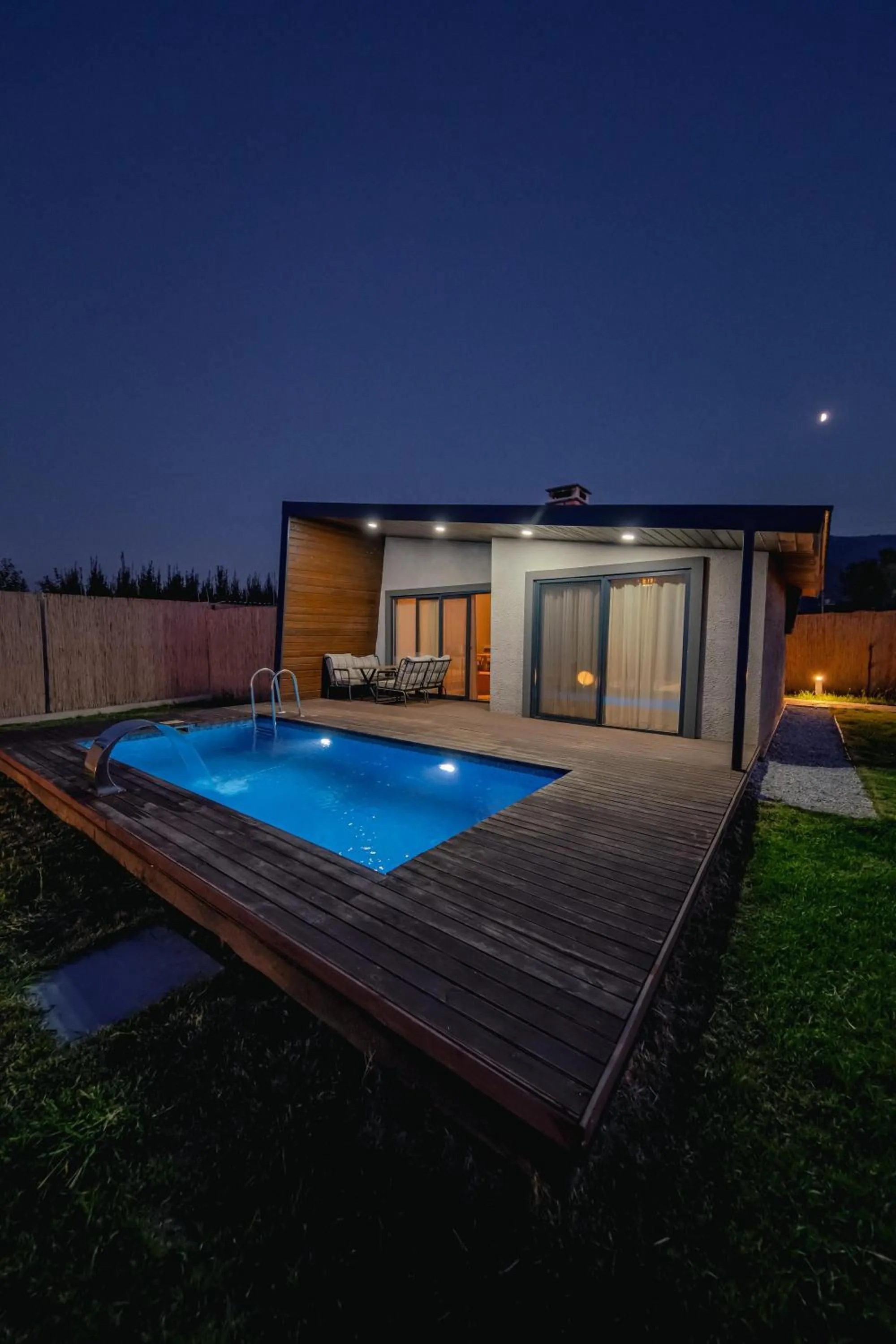 Balcony/Terrace in Vital Göl Sapanca Özel Havuzlu Bungalov & Villa