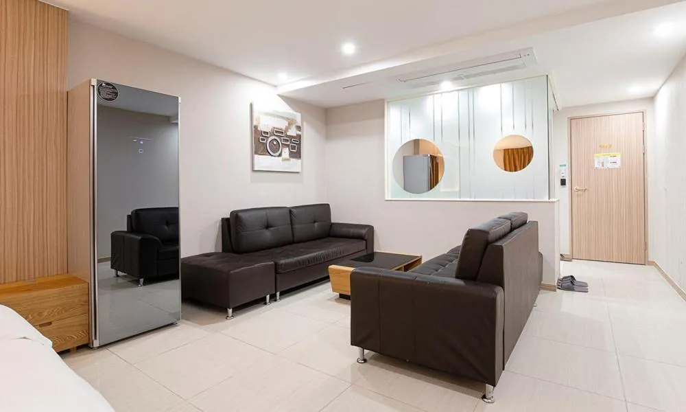 Photo of the whole room in Hotel The One