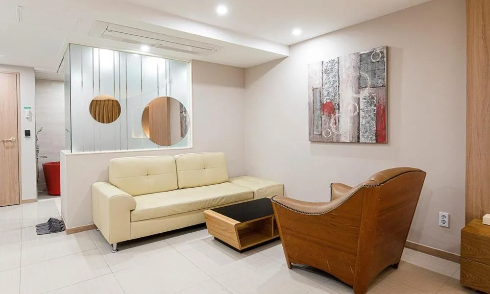 Photo of the whole room in Hotel The One