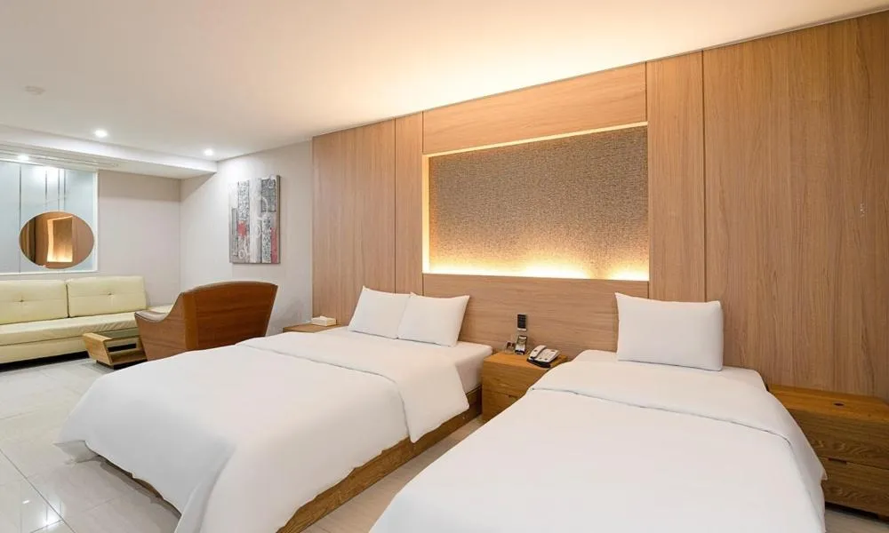 Photo of the whole room in Hotel The One