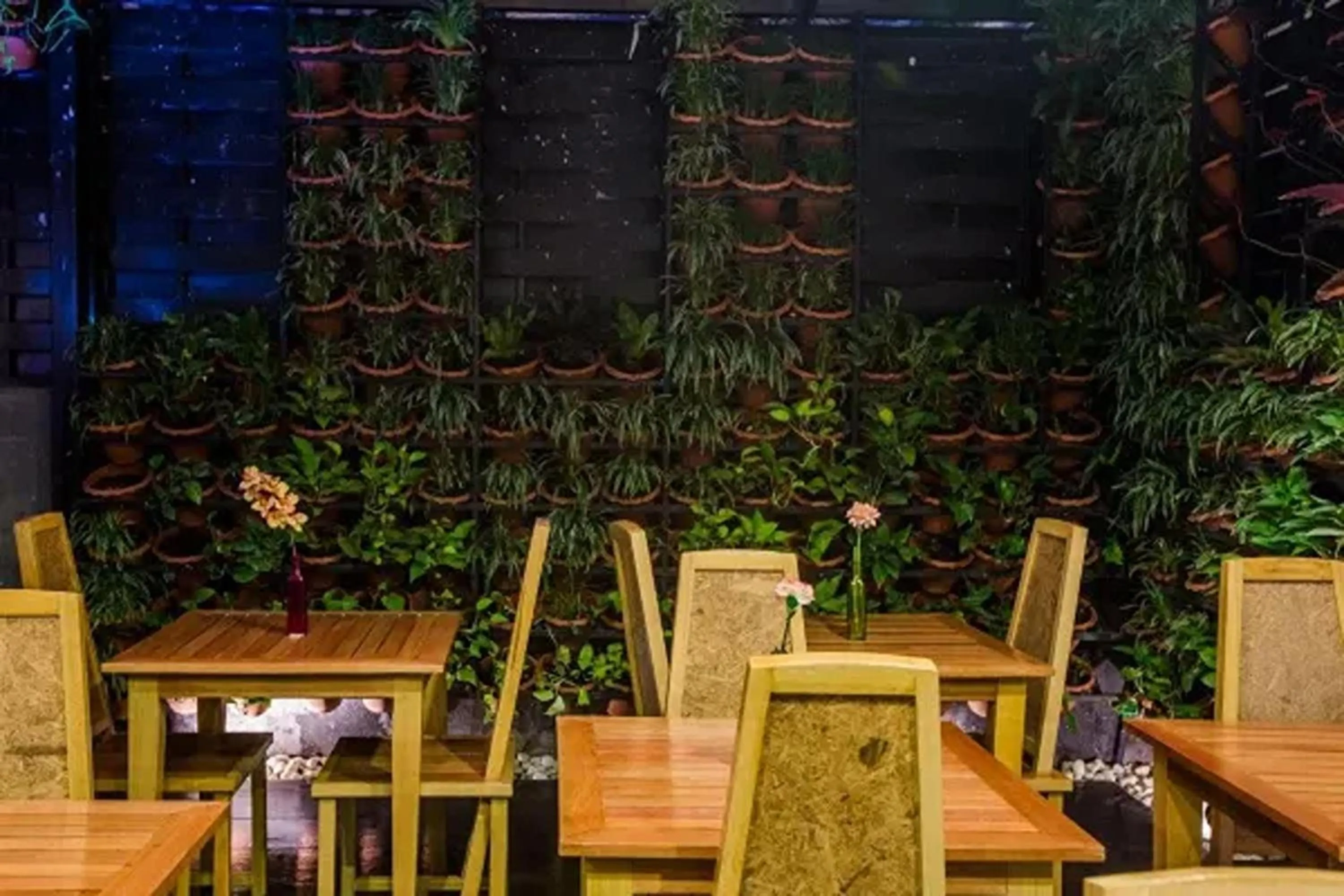 Restaurant/places to eat in Landmark Patong Hotel