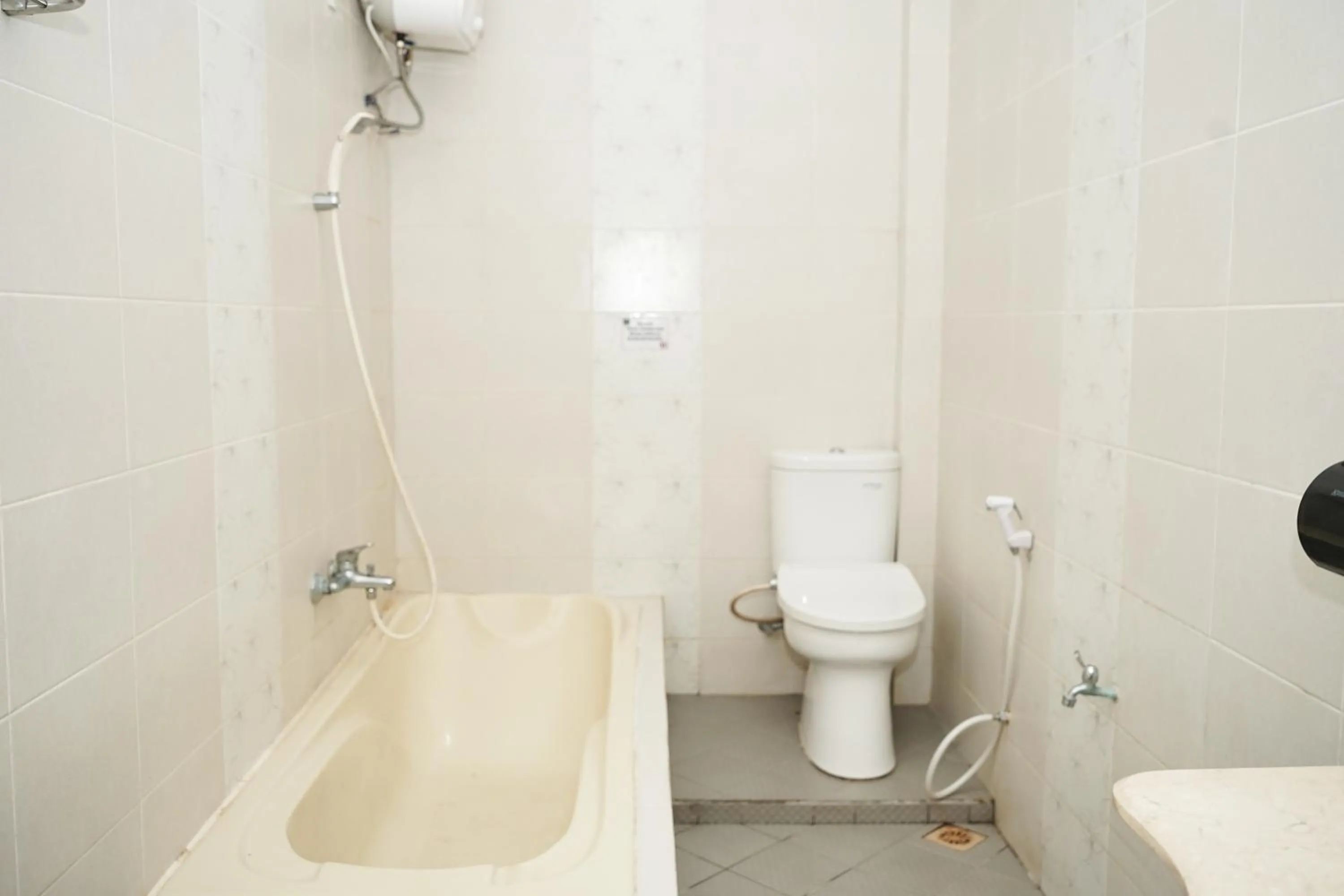 Bathroom in Urbanview Hotel Syariah Ratu Elok Banjarbaru by RedDoorz