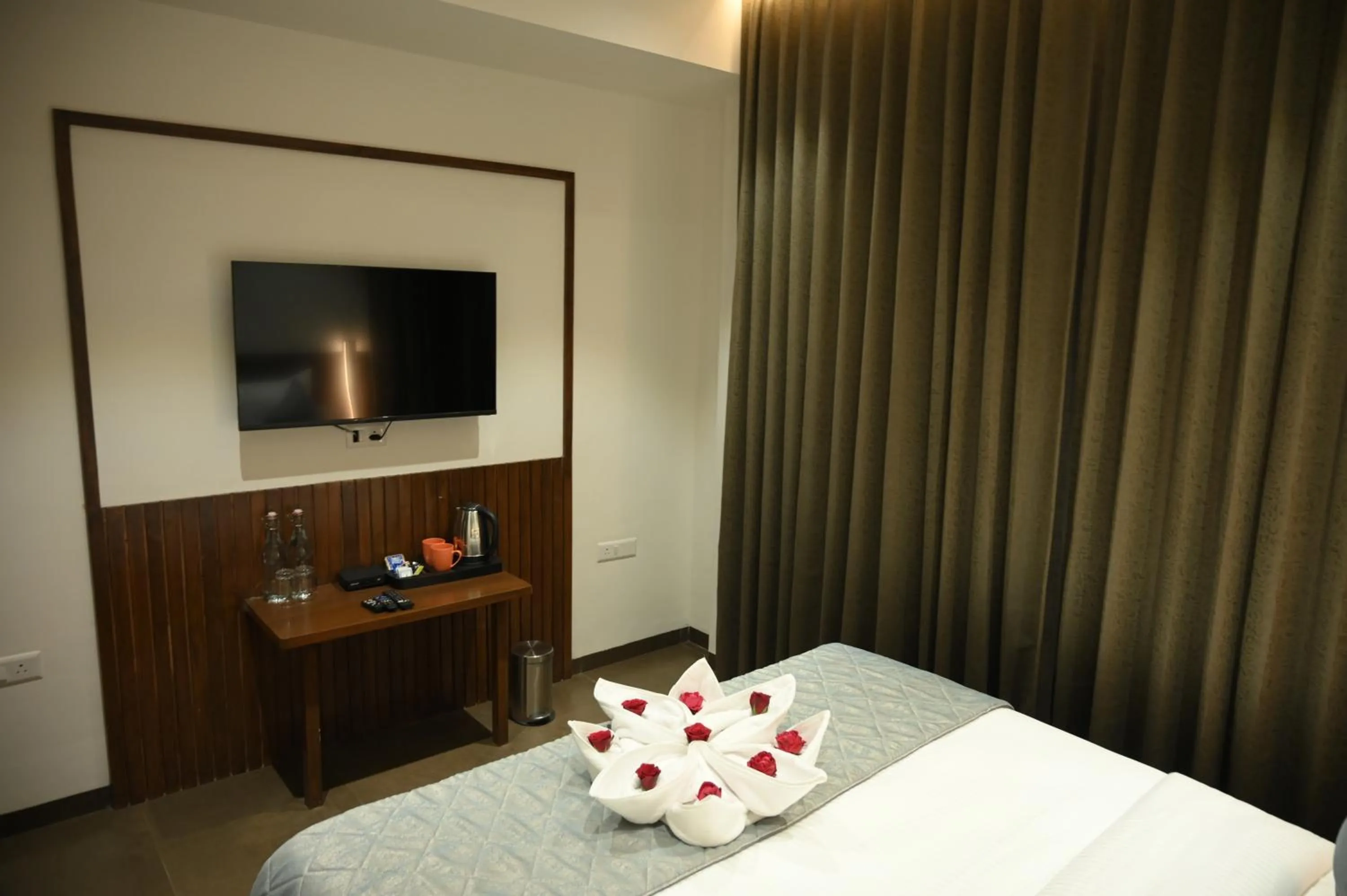 Bed in Mango Leaf Lake Resort