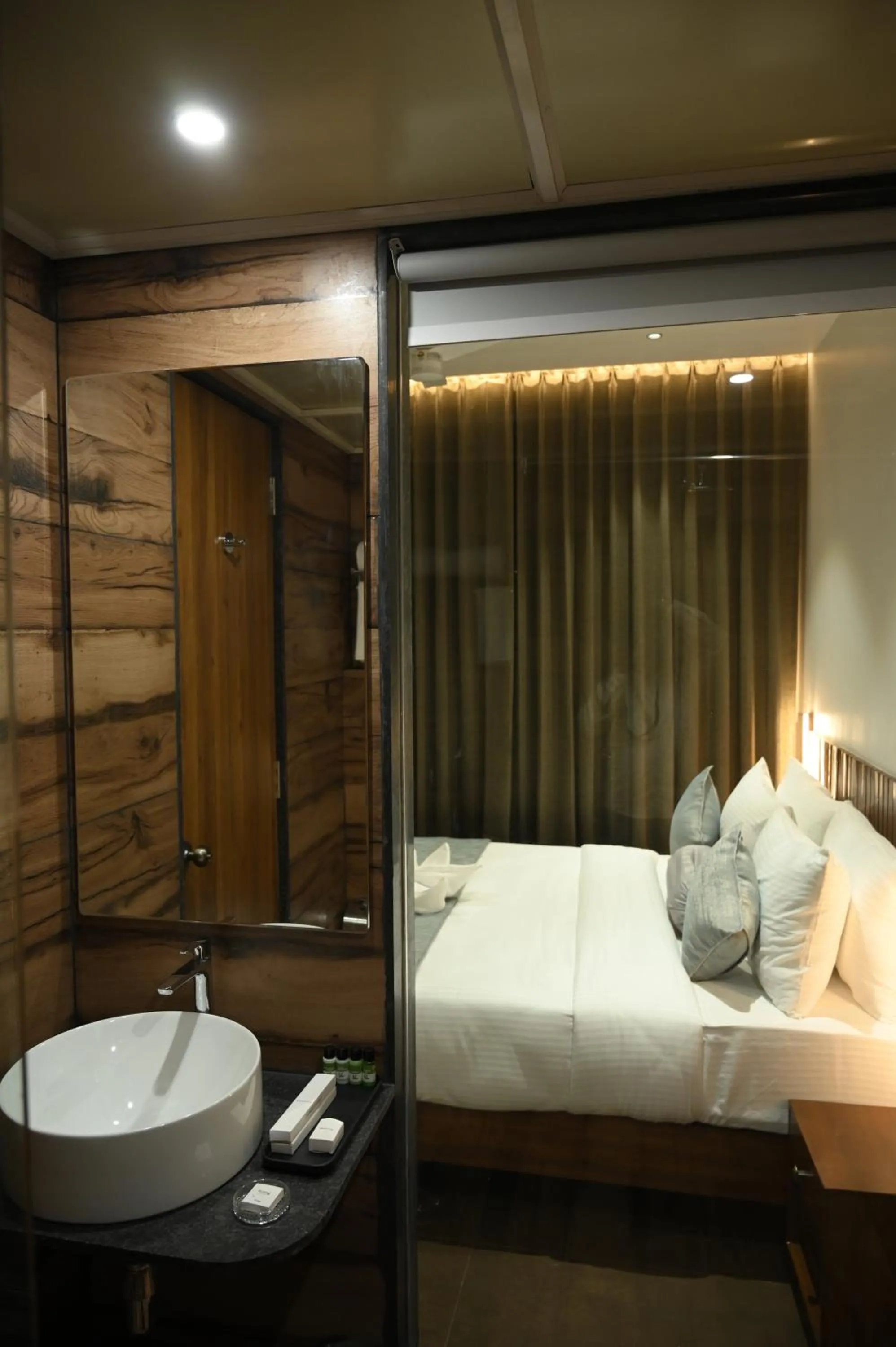 Bed in Mango Leaf Lake Resort