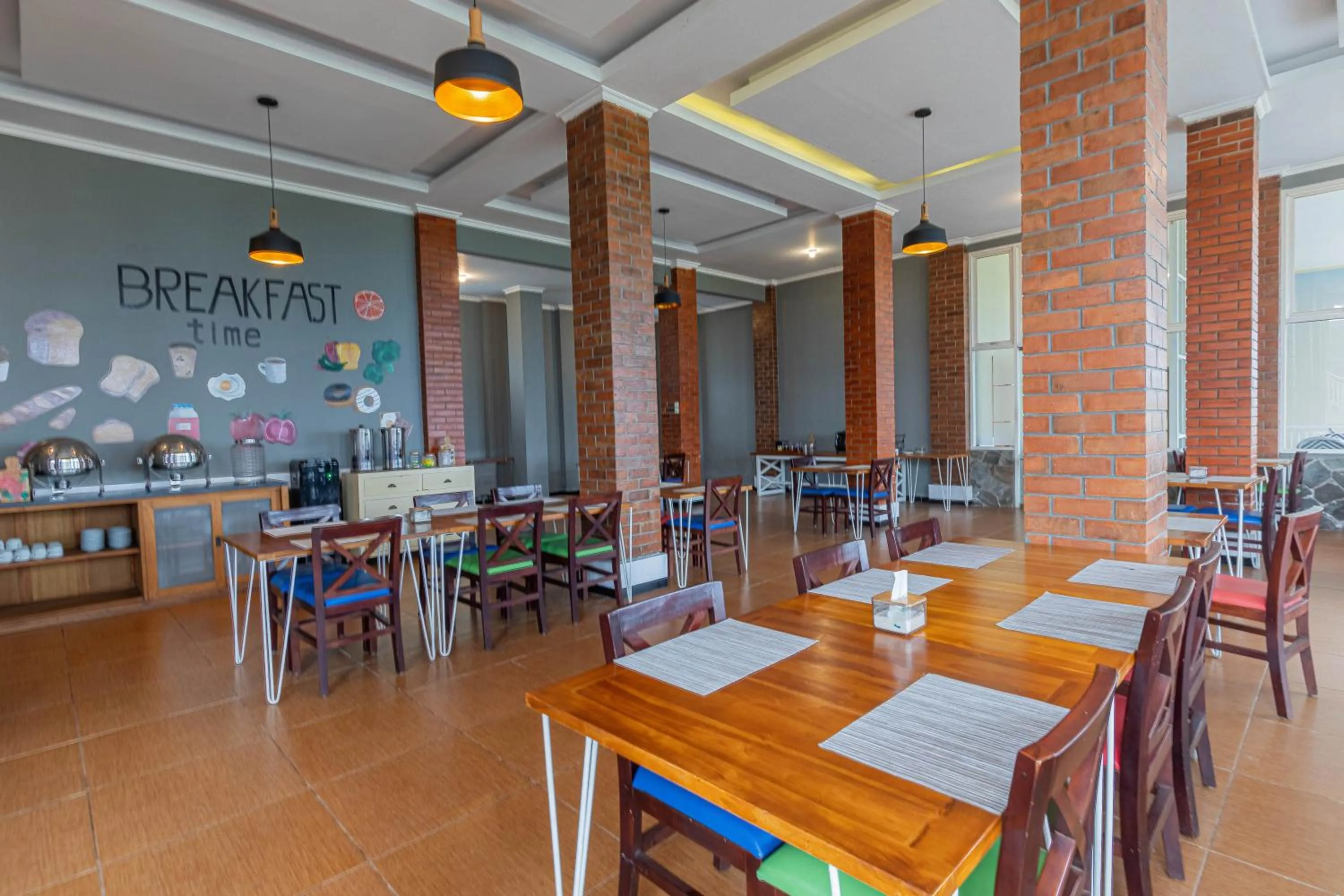 Restaurant/places to eat in Hotel Griya Katarina