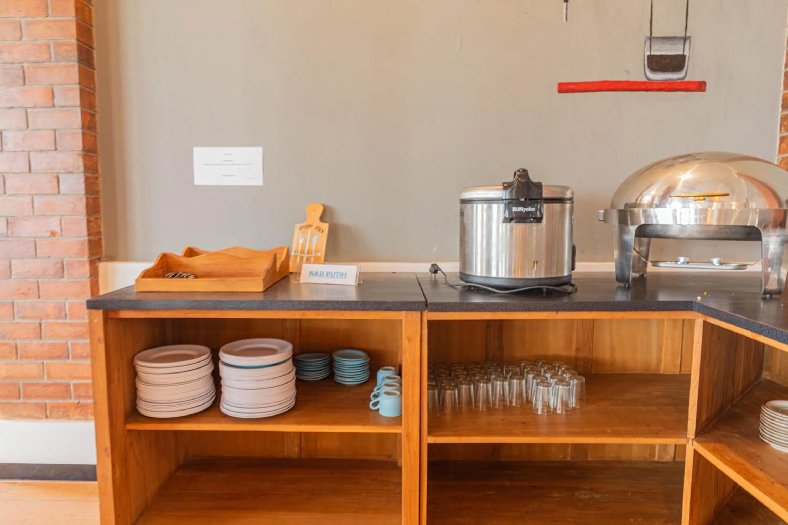 Restaurant/places to eat in Hotel Griya Katarina