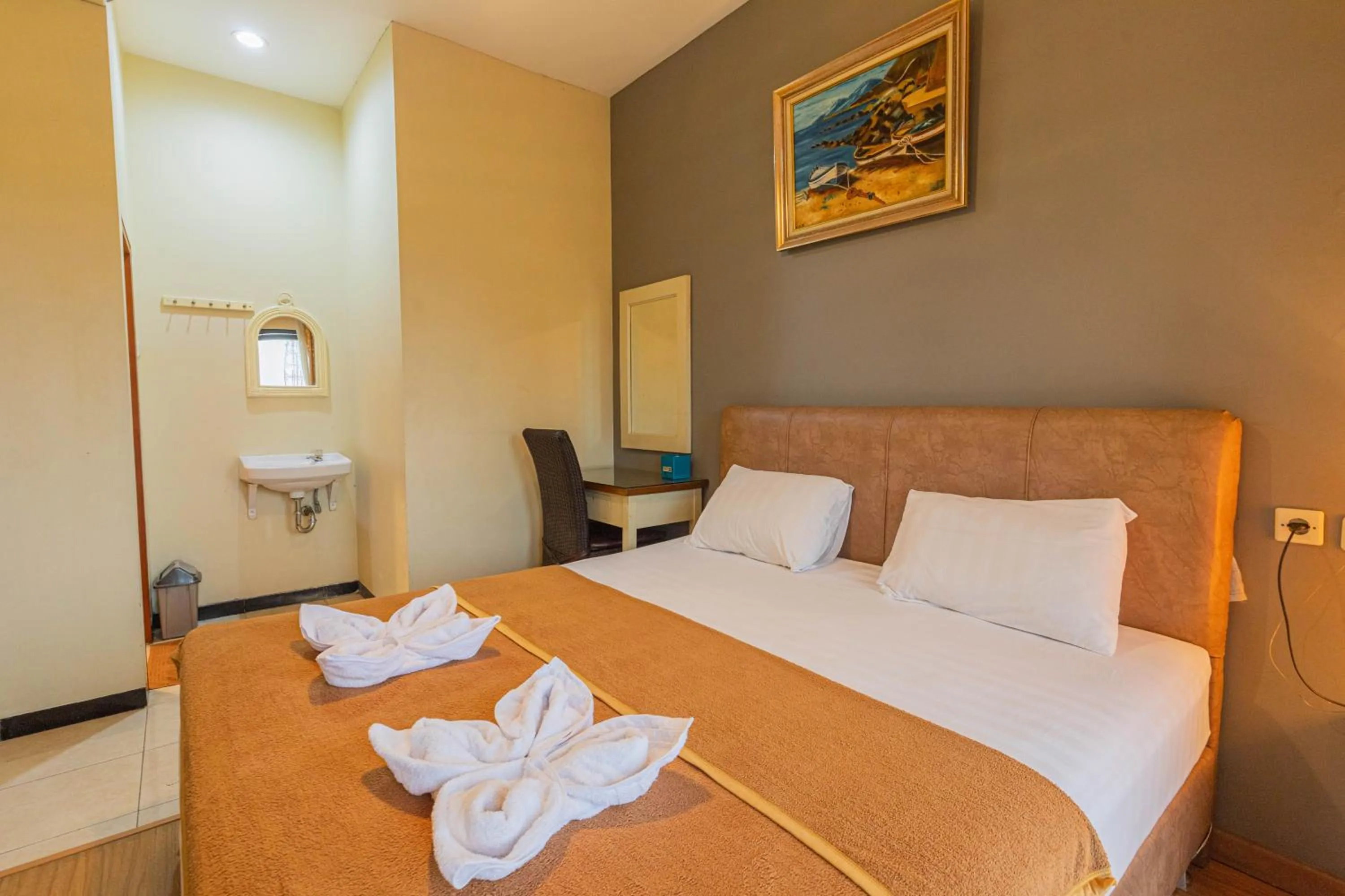 Bedroom, Bed in Hotel Griya Katarina