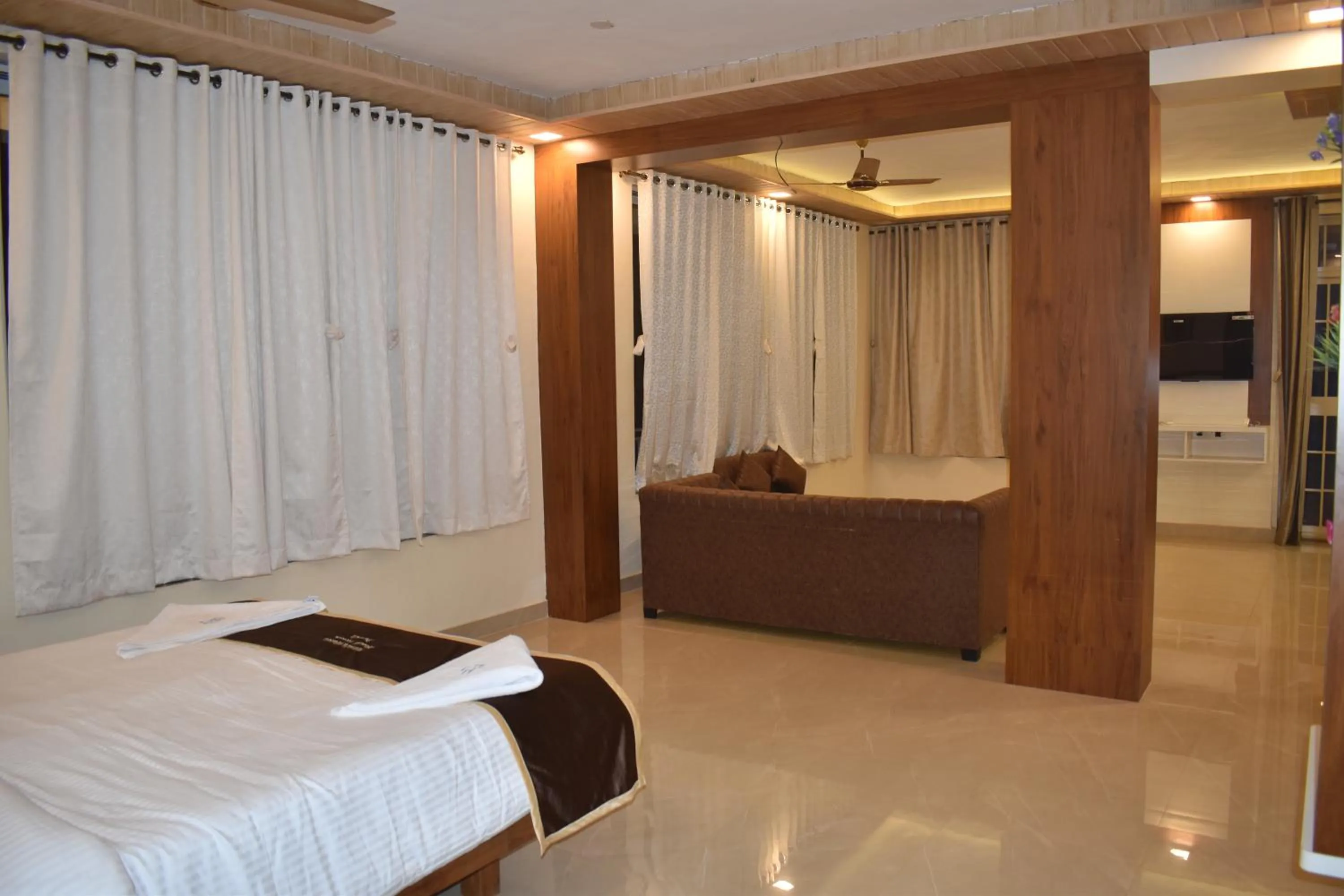 SEA LUXE Beach Resort