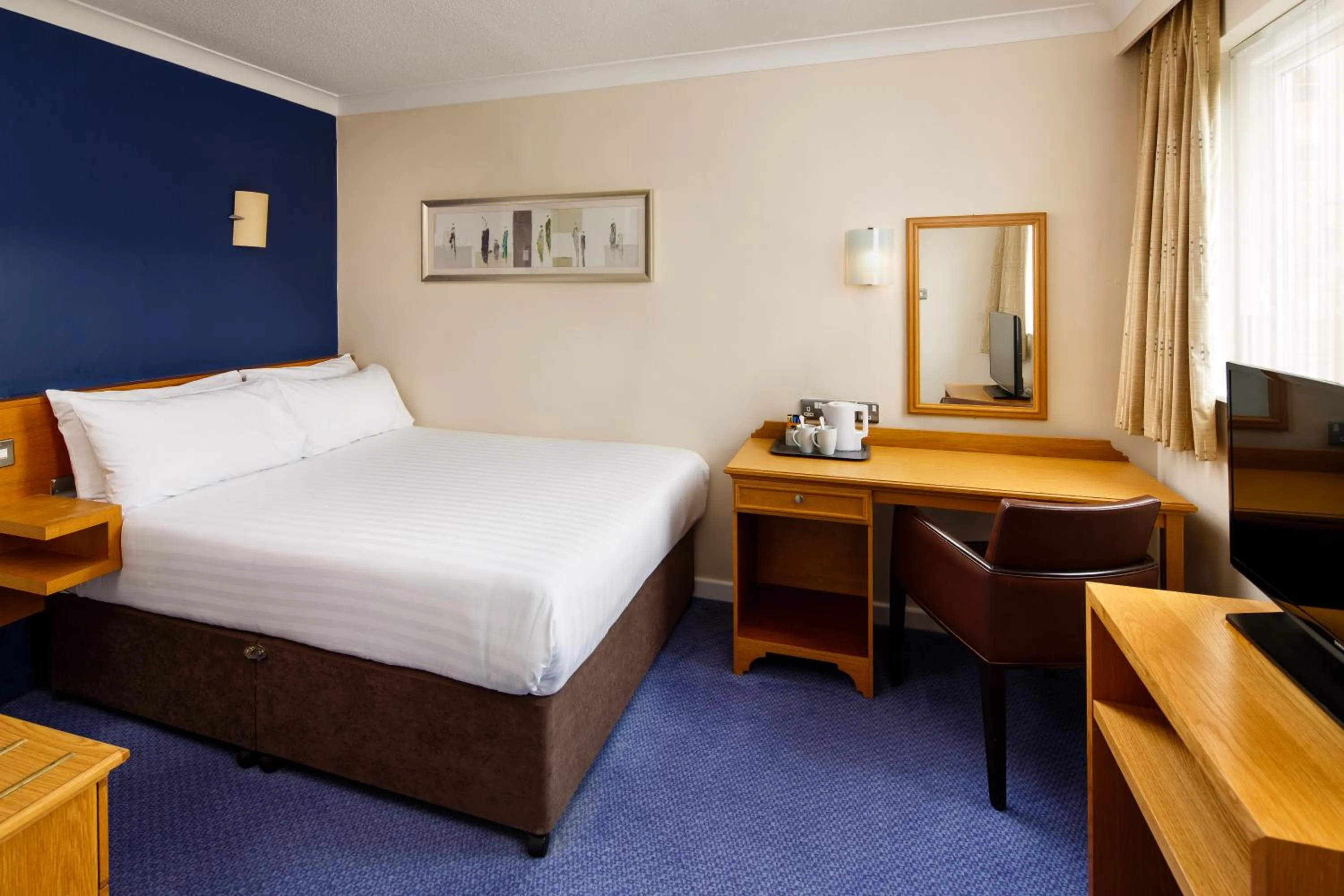 Bed in Mercure Bradford, Bankfield Hotel