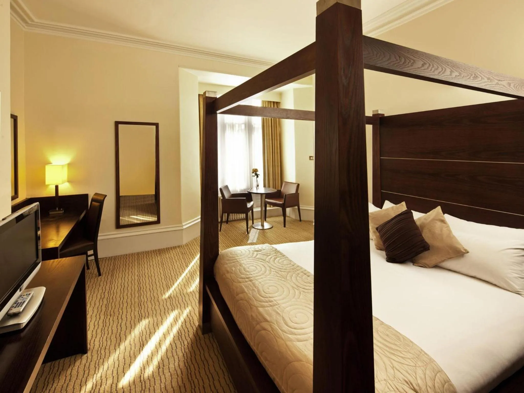 Bedroom, Bed in Mercure Bradford, Bankfield Hotel