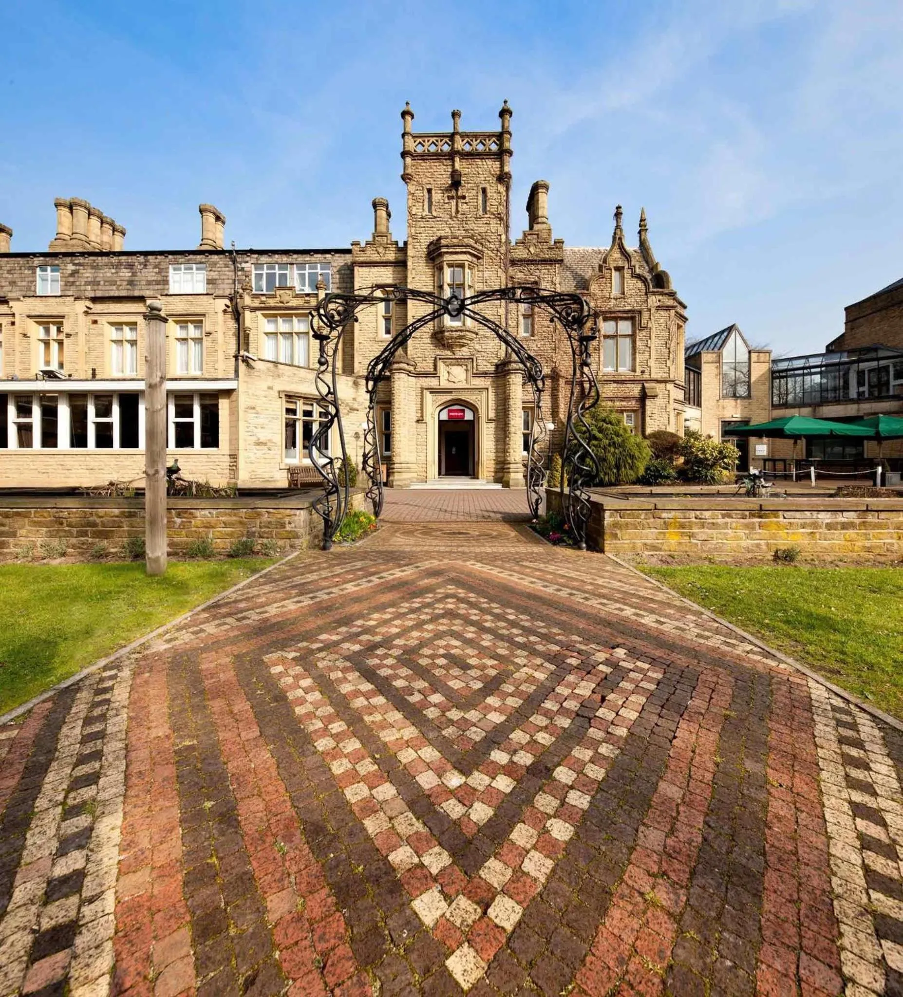 Property building in Mercure Bradford, Bankfield Hotel