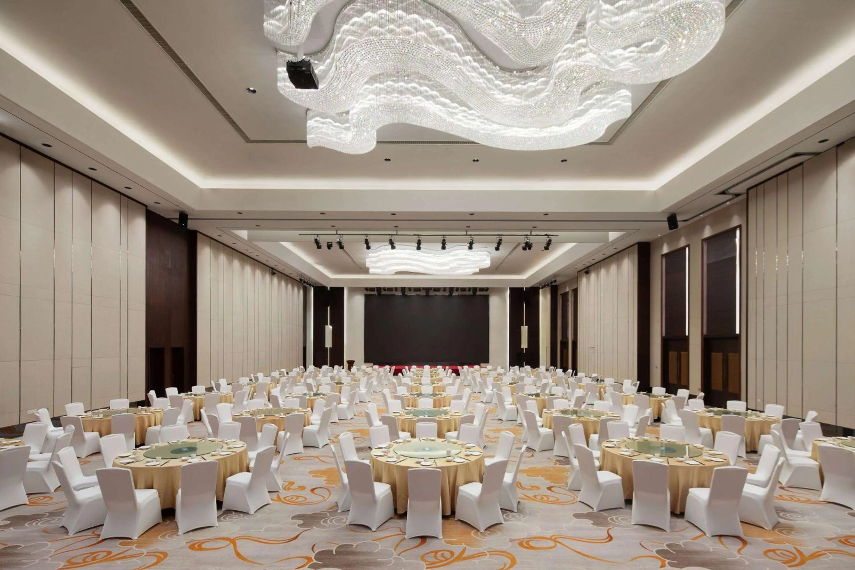 Banquet/Function facilities in Days Hotel by Wyndham Fangchenggang Bailang Beach