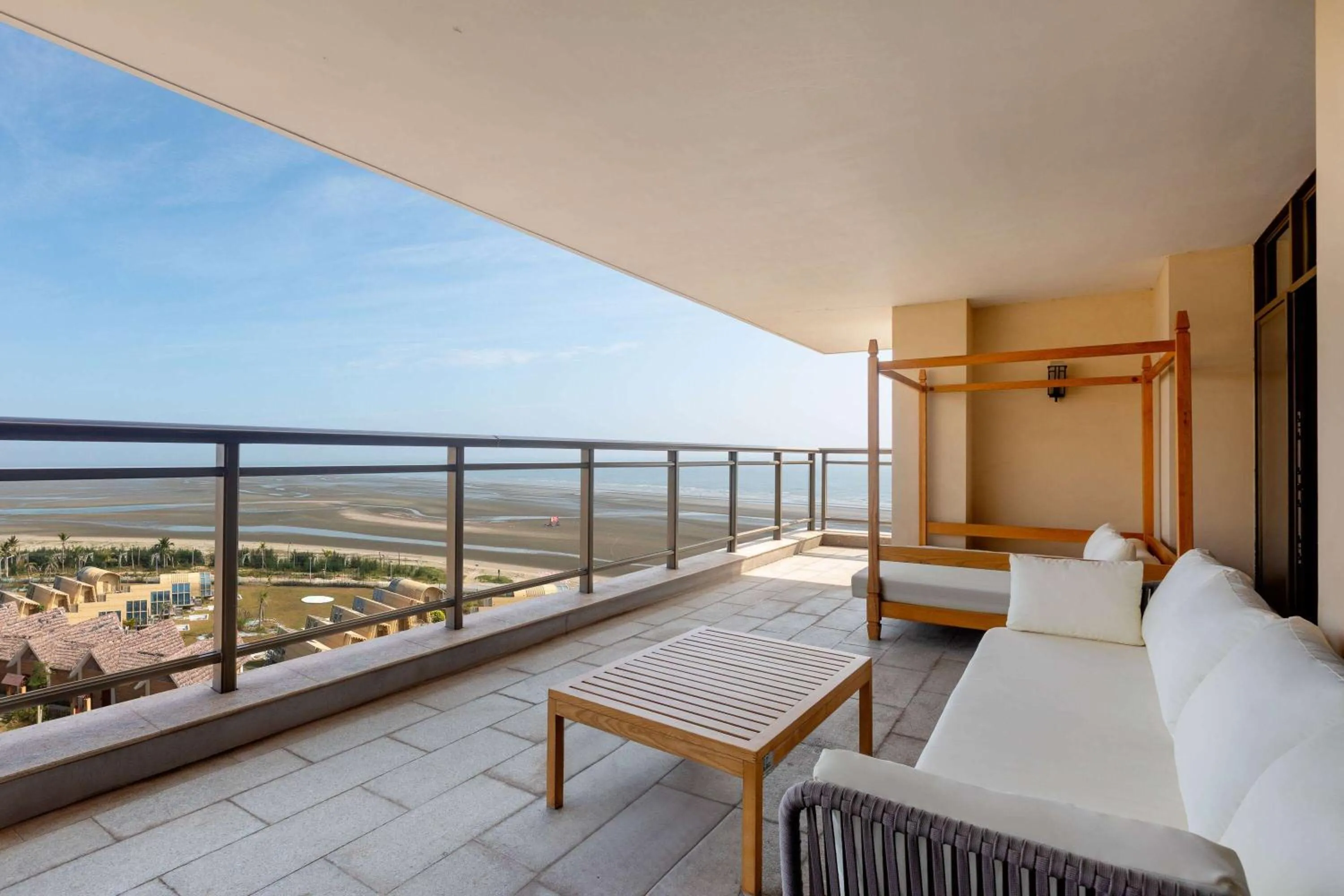 Bed in Days Hotel by Wyndham Fangchenggang Bailang Beach