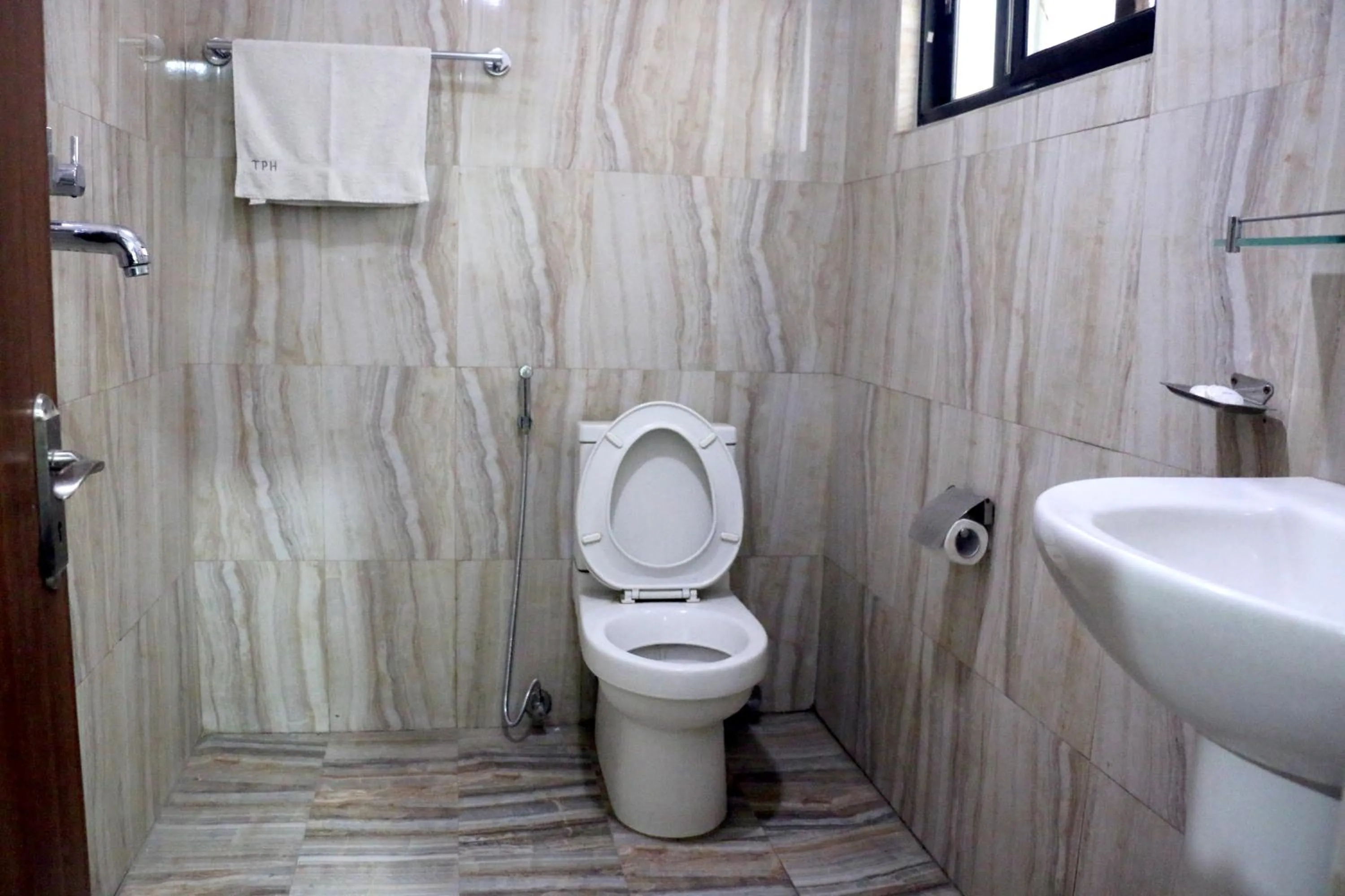 Bathroom in Alpine Hotel & Apartment