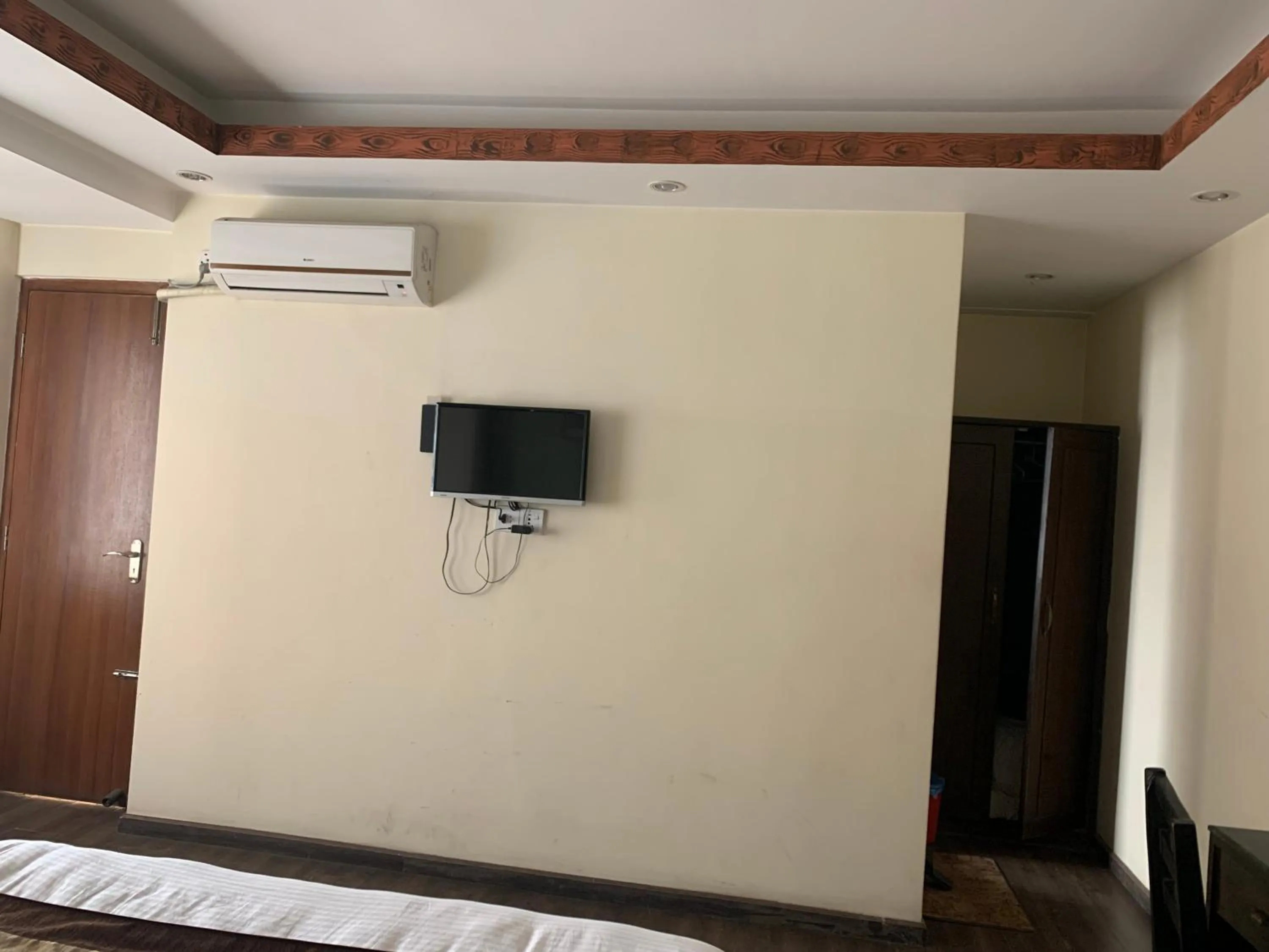 TV and multimedia in Alpine Hotel & Apartment