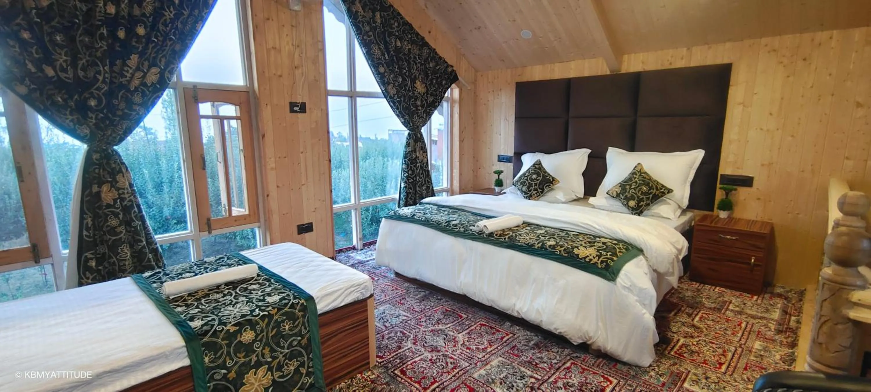 Bed in Countryside Cottage Gulmarg