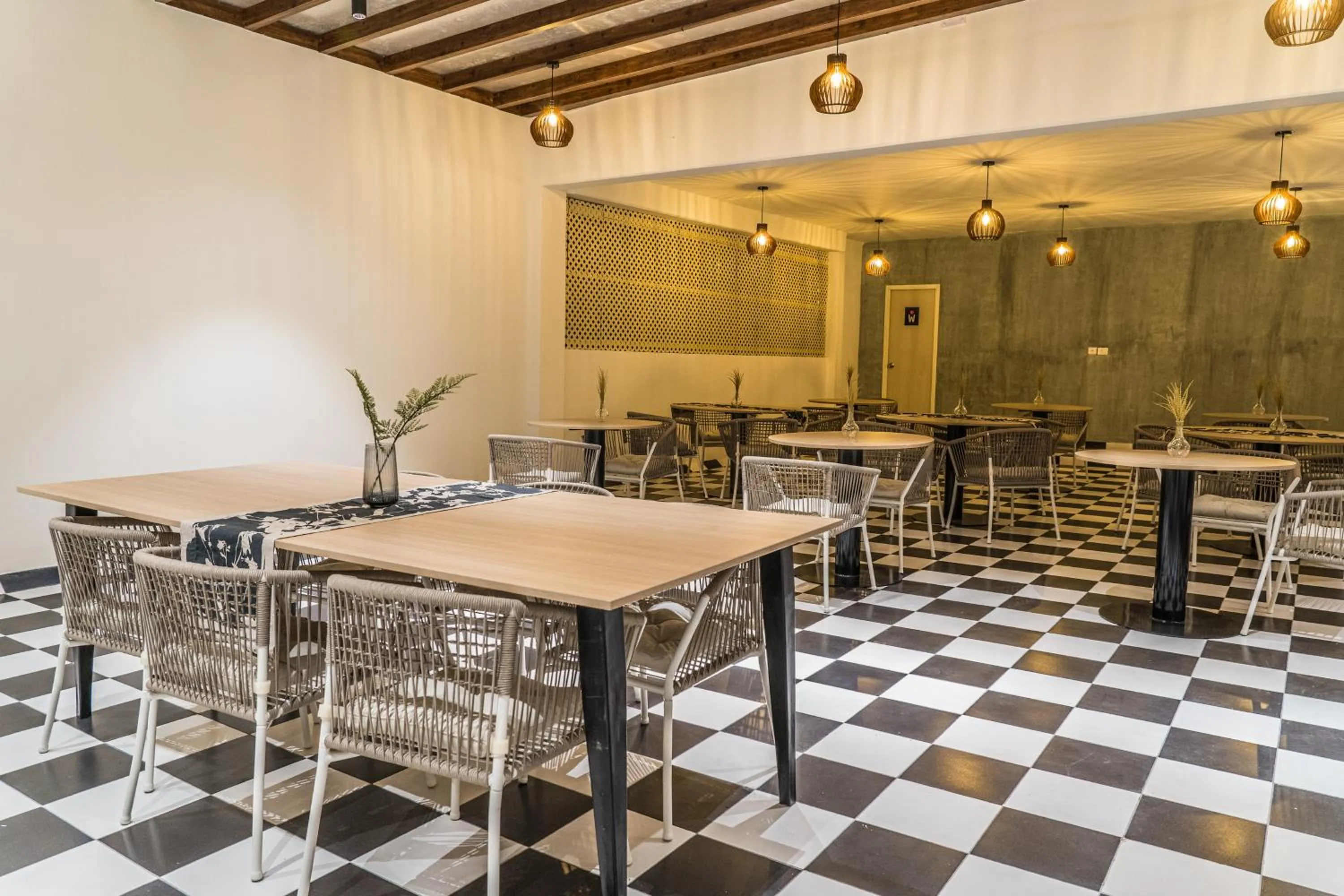 Seating area in Olive Hotel Brookefield by Embassy Group