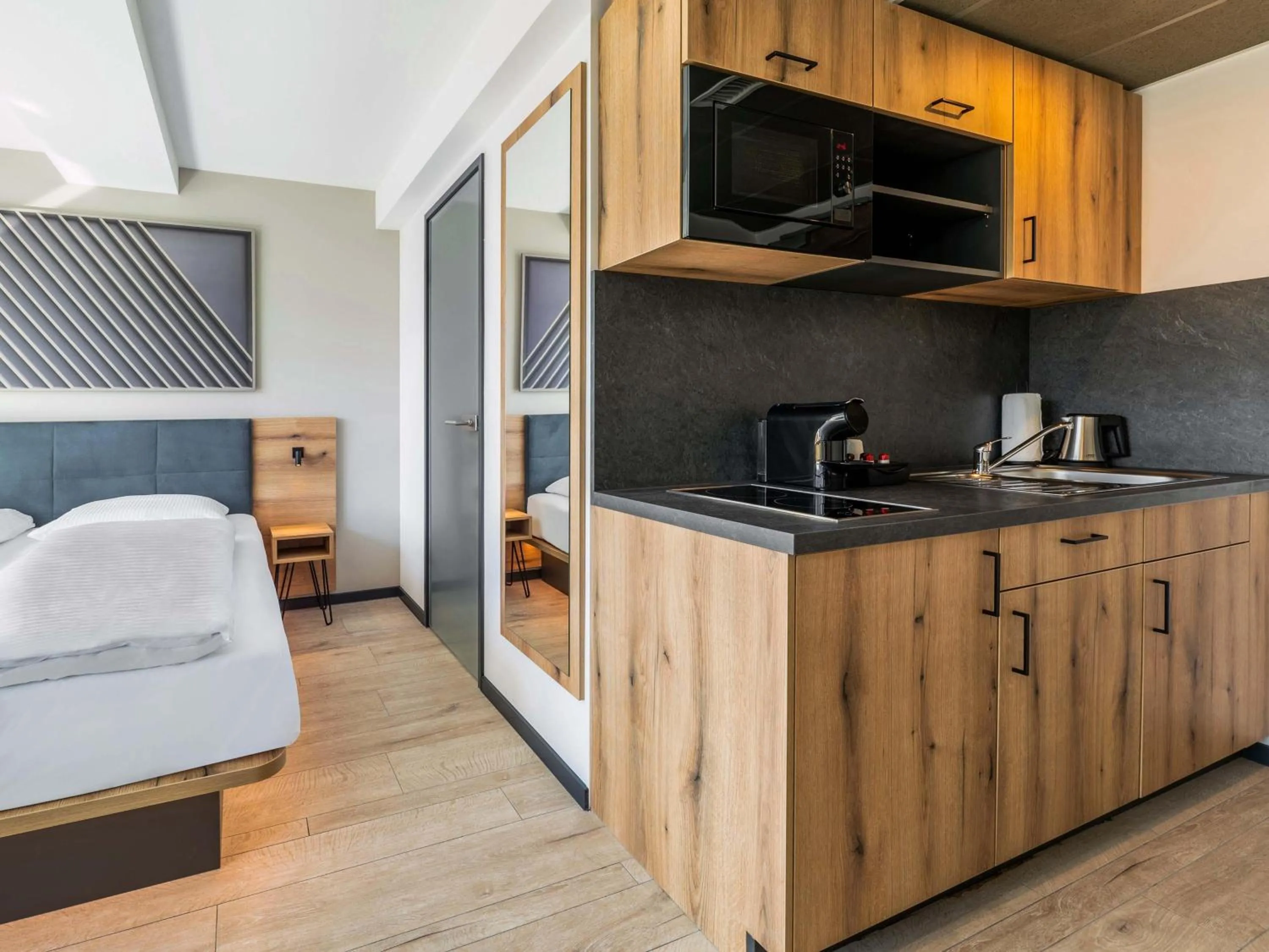 Kitchen or kitchenette, Bed in B&B HOTEL Albstadt-Hbf