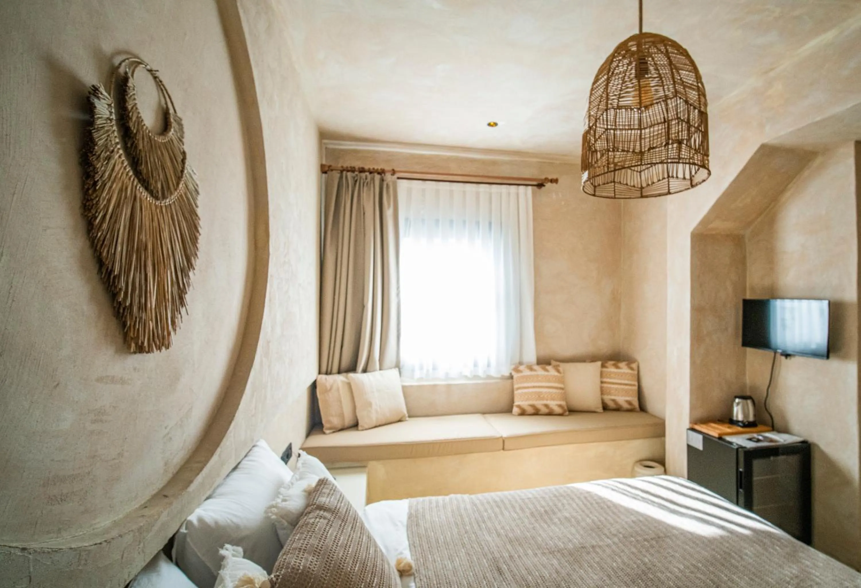 Communal lounge/ TV room, Bed in Noi Hotel Bodrum