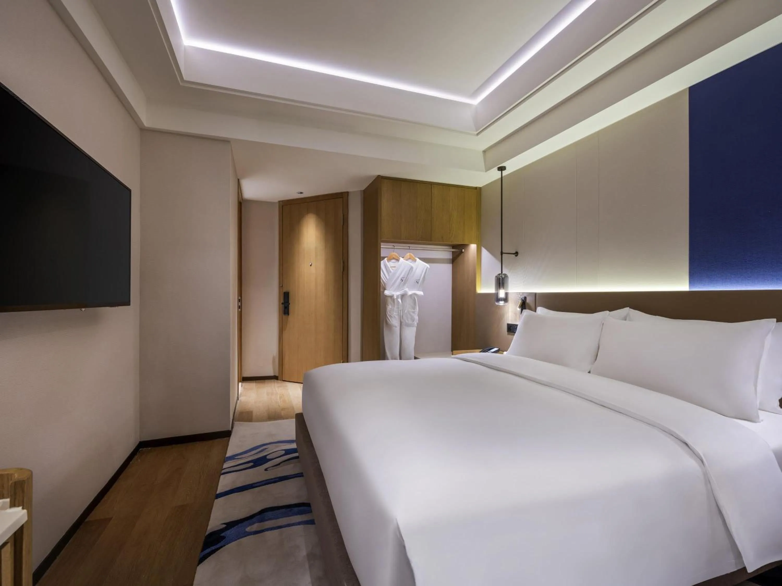 Bedroom, Bed in Novotel Shanghai JingAn