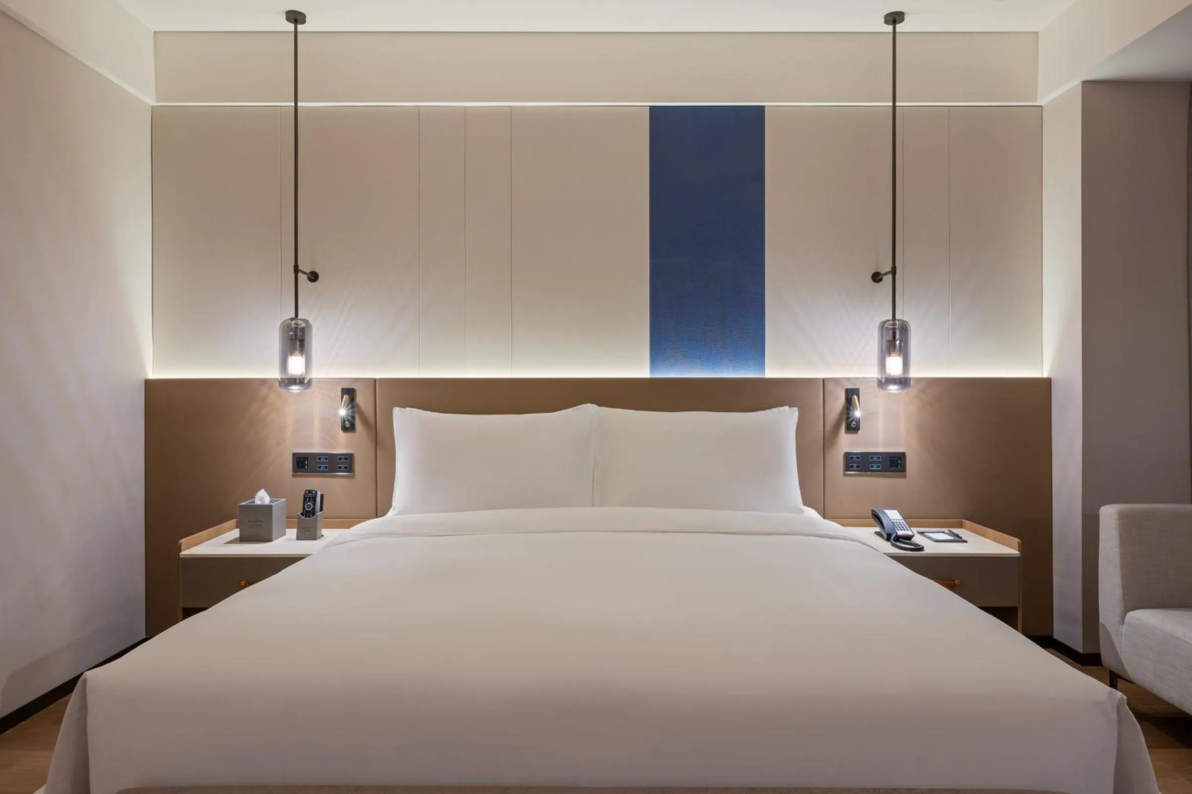 Bed in DoubleTree by Hilton Shanghai Jing'an