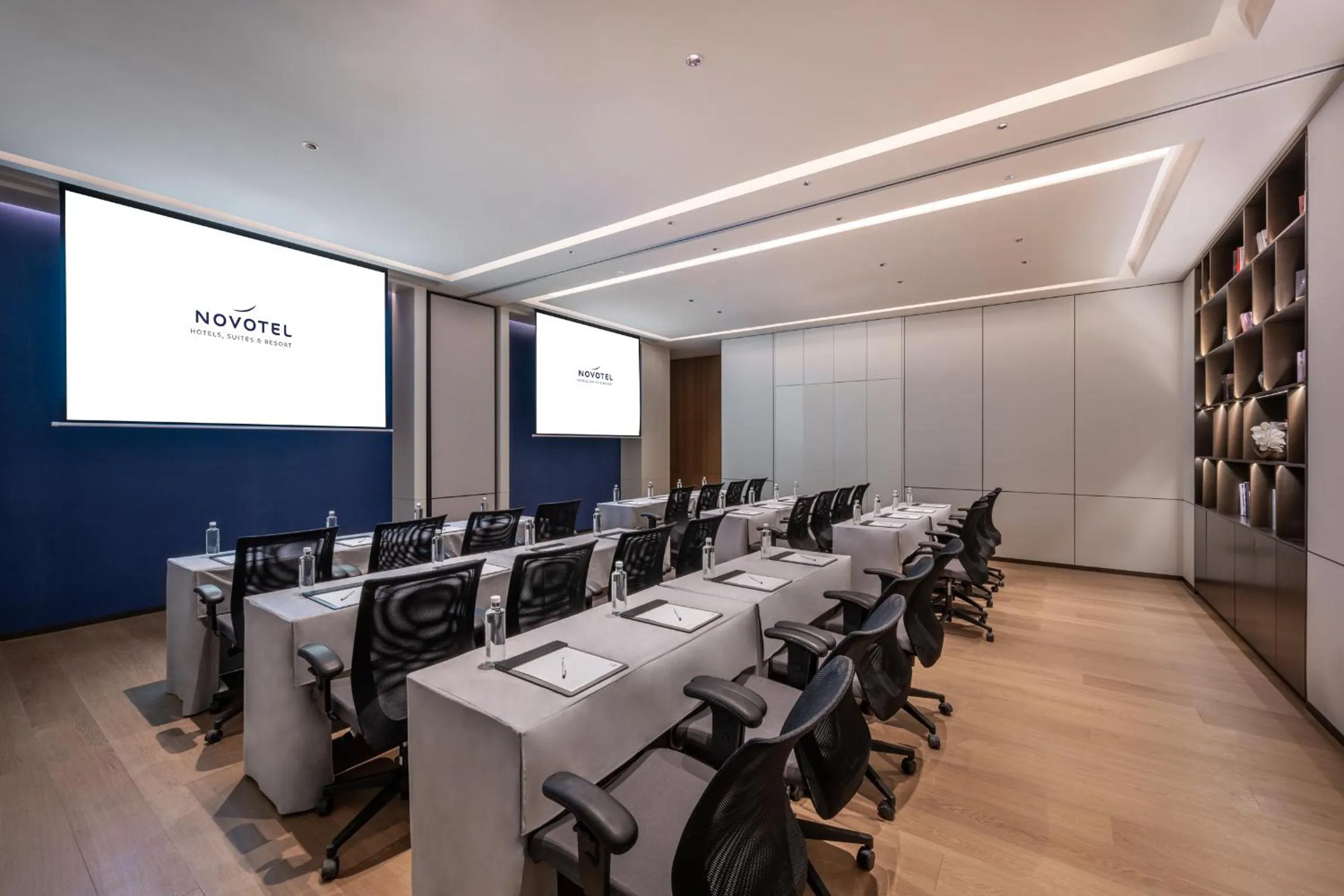 Meeting/conference room in DoubleTree by Hilton Shanghai Jing'an