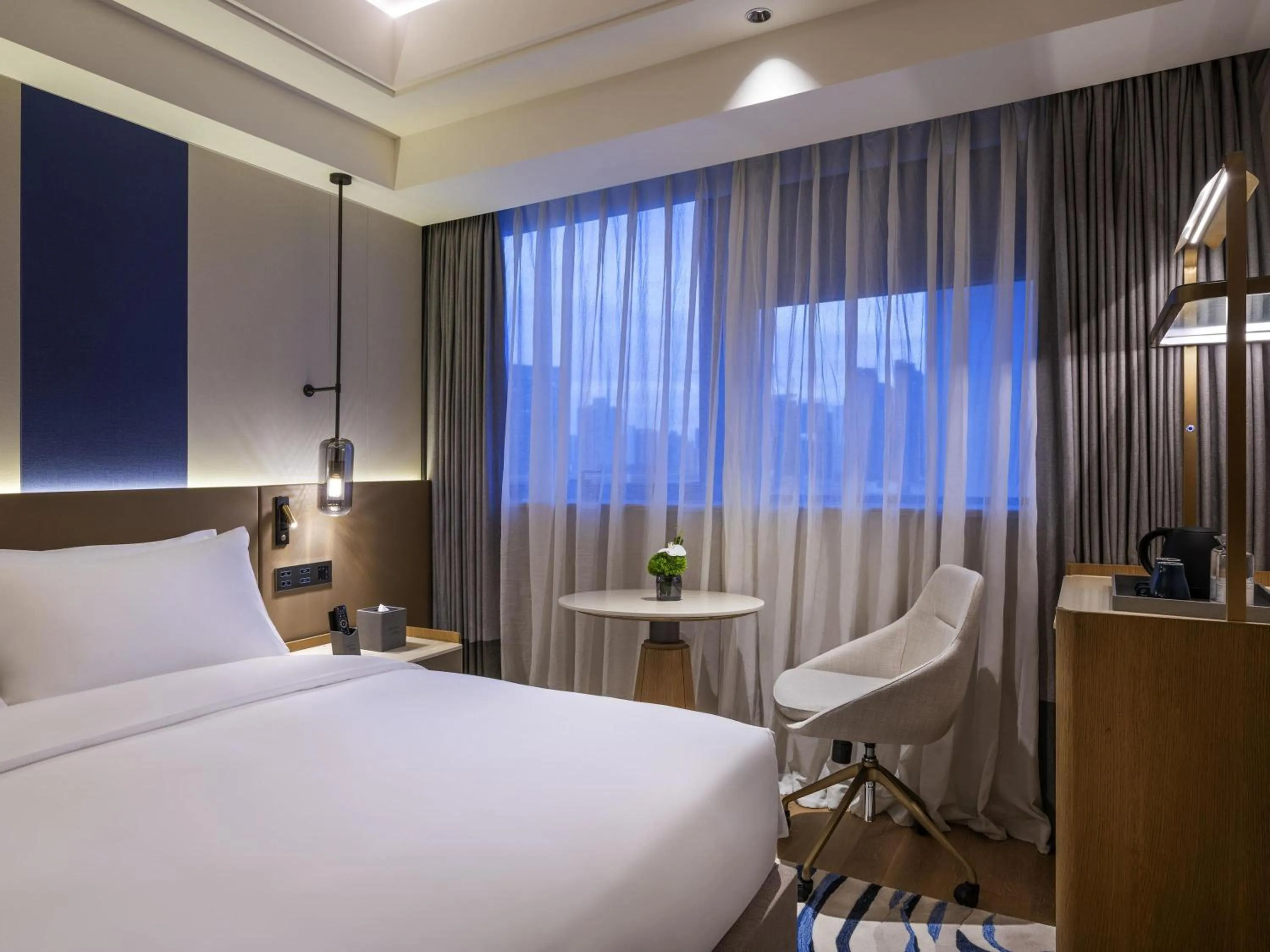 Bedroom, Bed in Novotel Shanghai JingAn