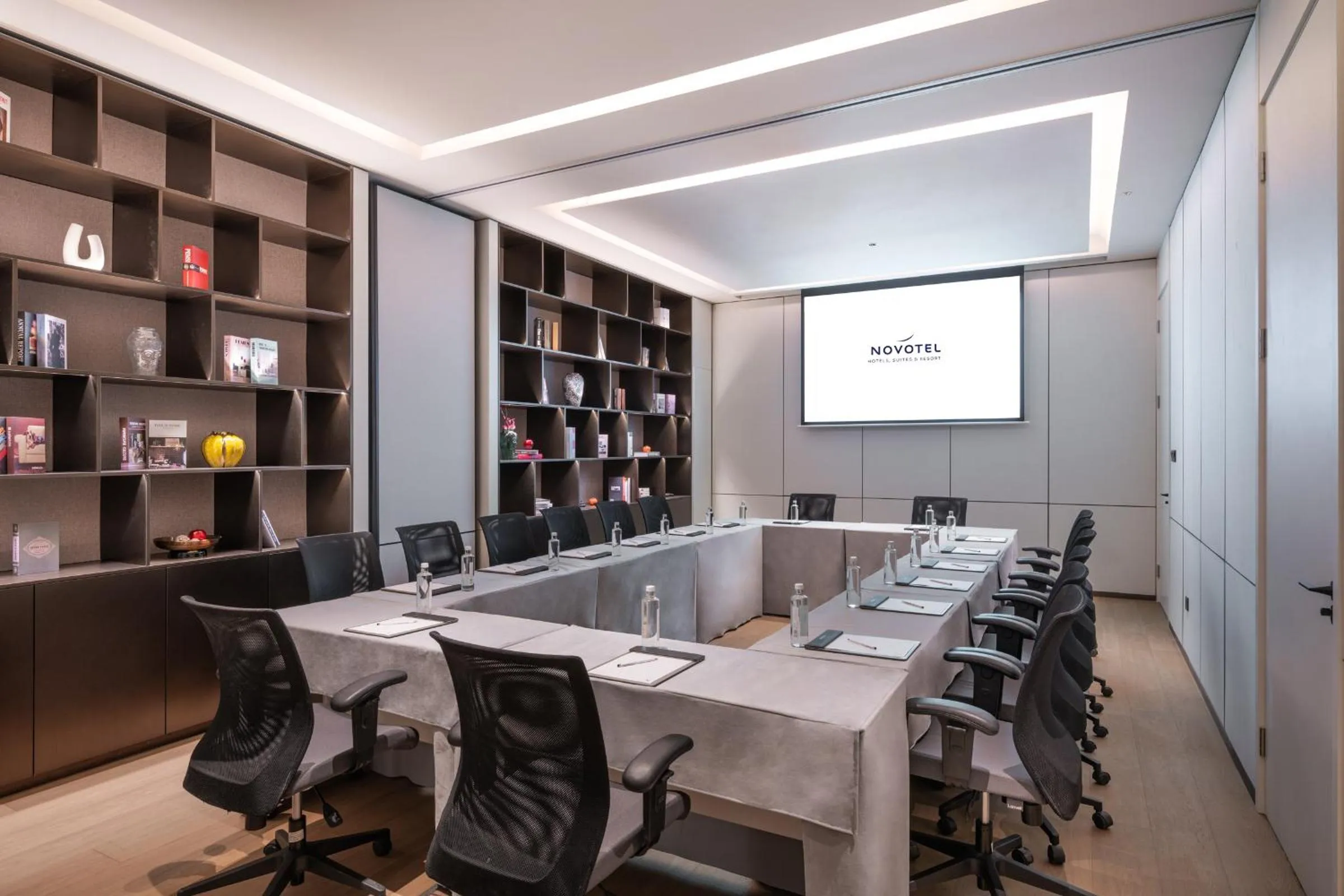 Meeting/conference room in DoubleTree by Hilton Shanghai Jing'an