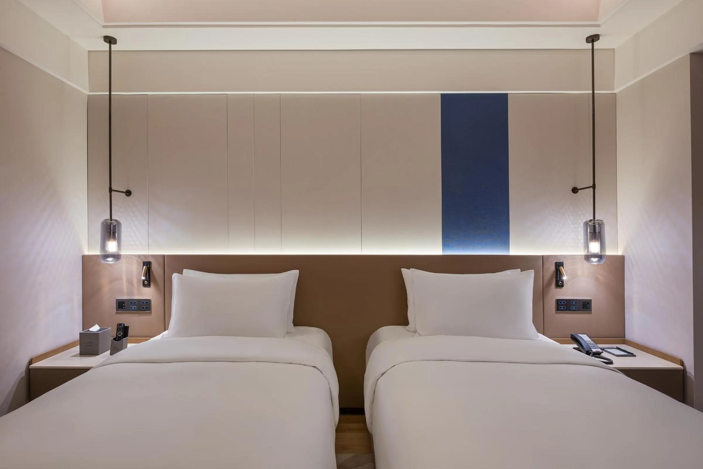 Bed in DoubleTree by Hilton Shanghai Jing'an