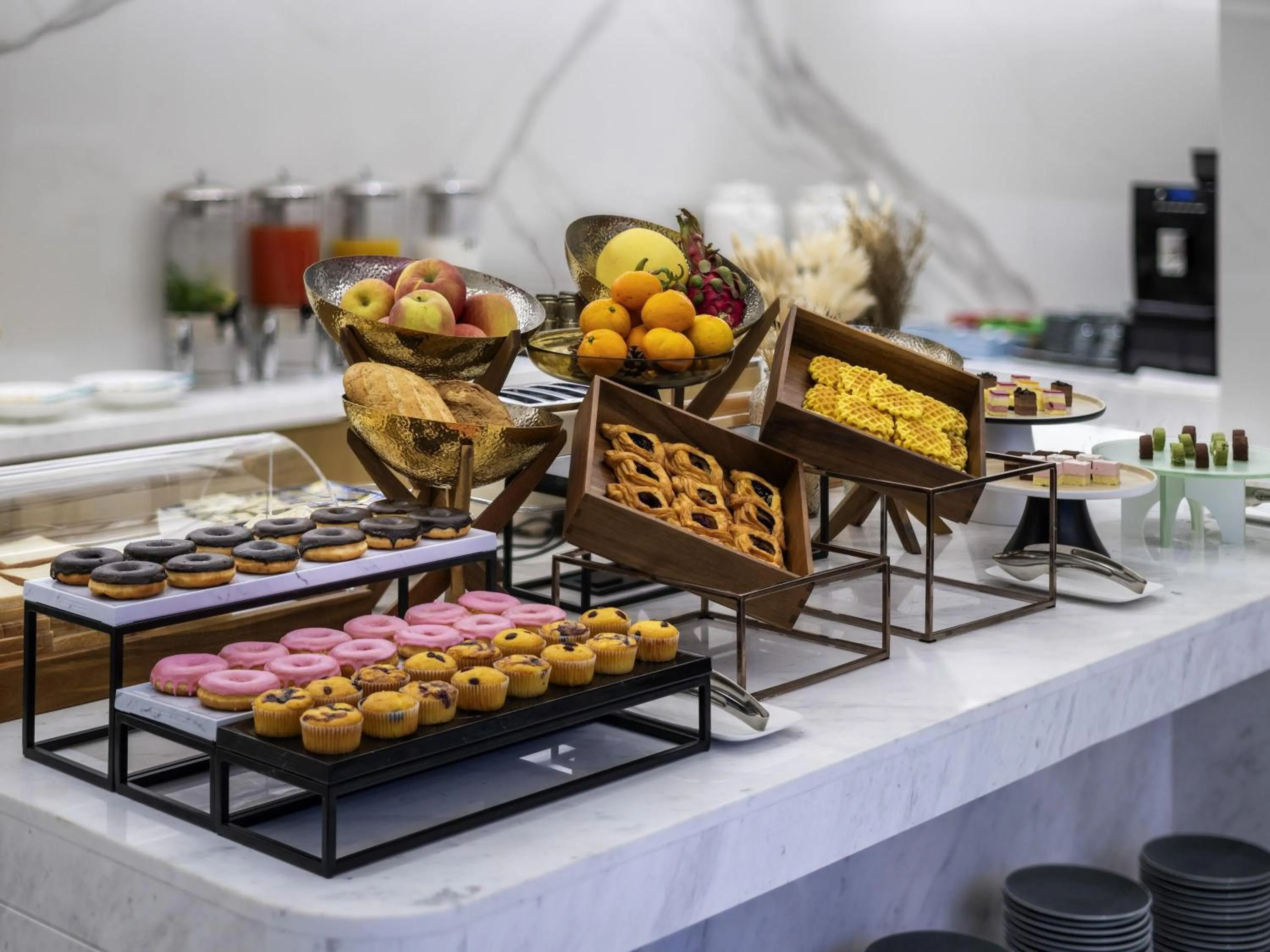 Restaurant/places to eat in Novotel Shanghai JingAn