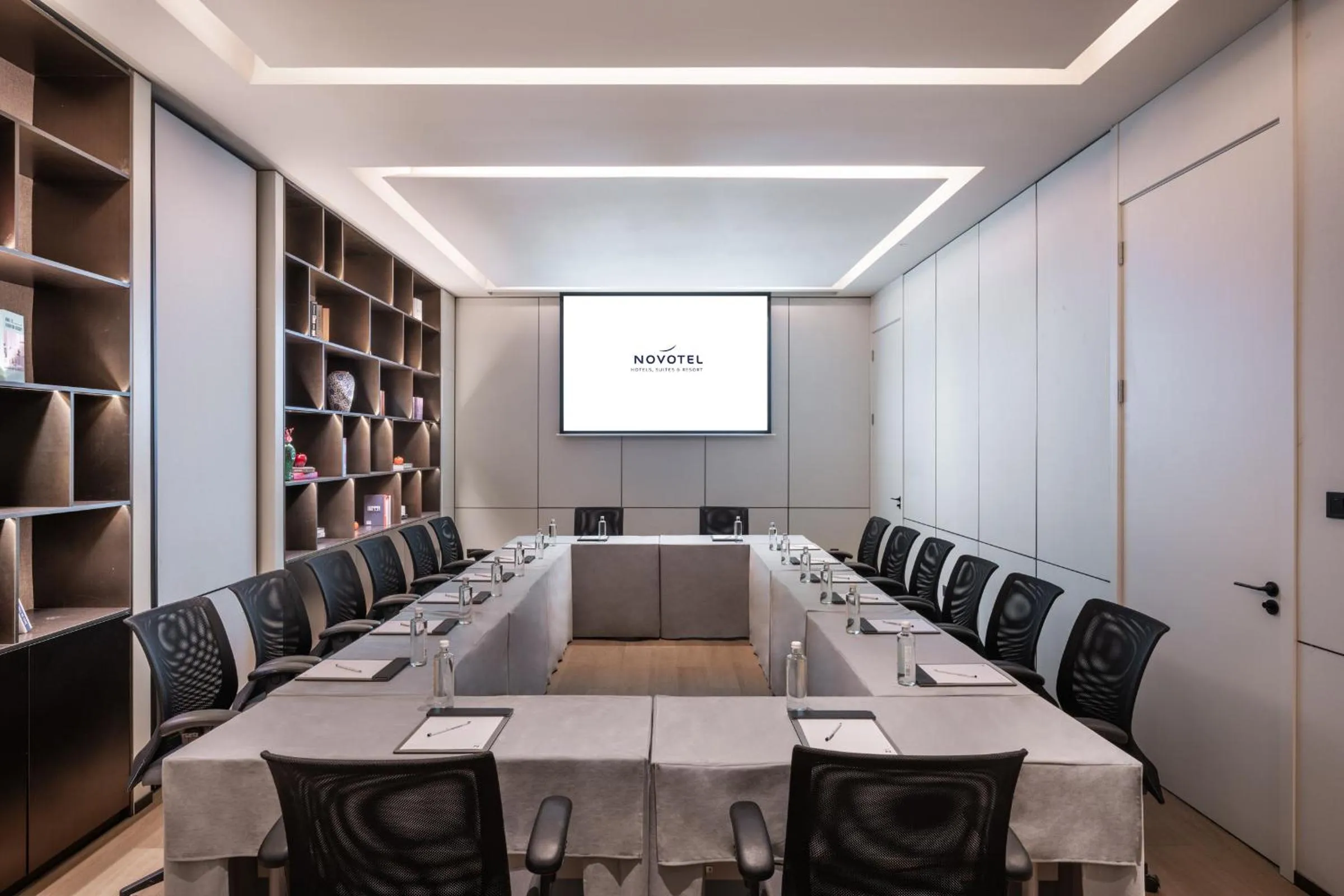Meeting/conference room in DoubleTree by Hilton Shanghai Jing'an