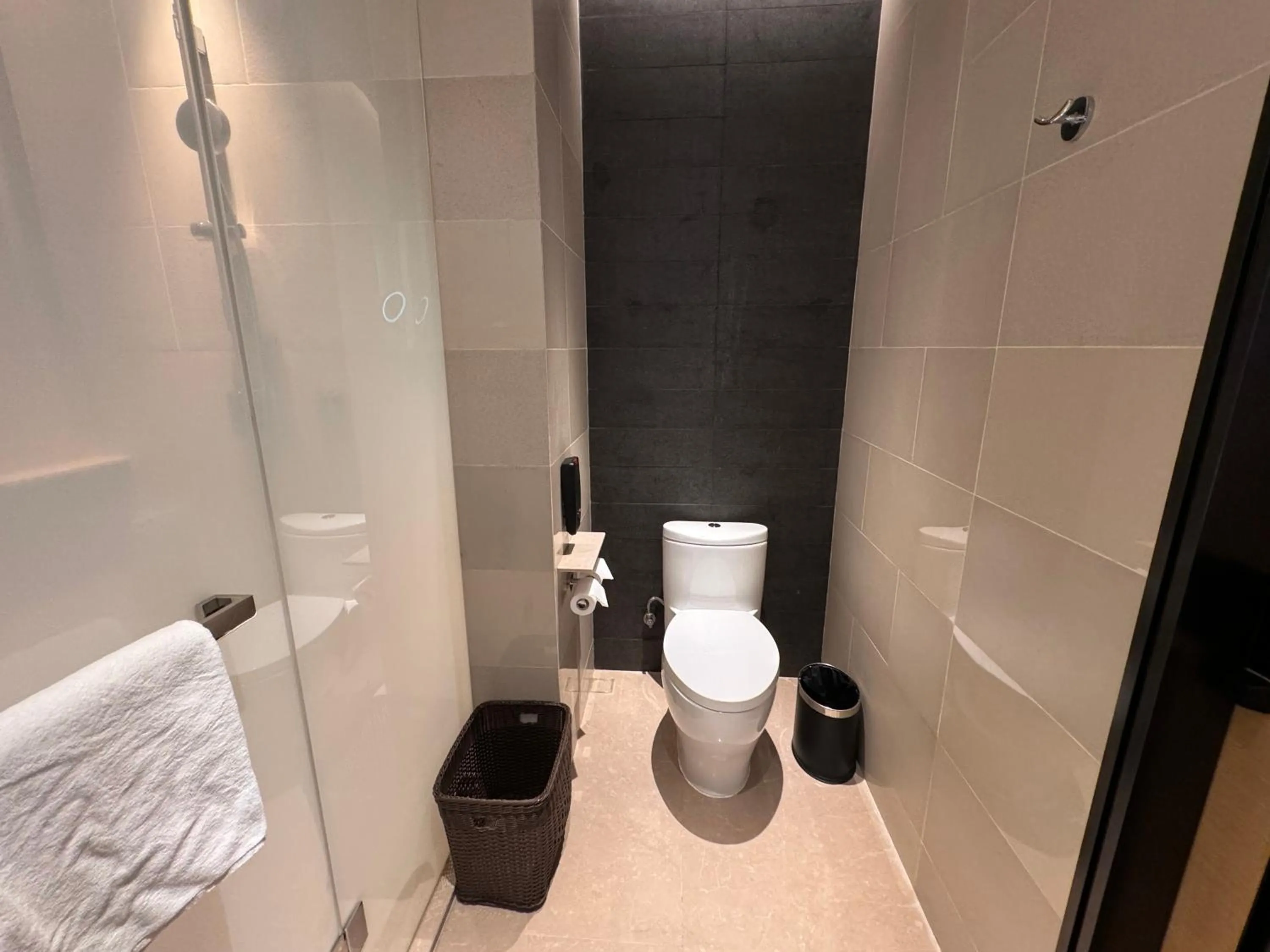 Toilet in Novotel Hangzhou East Railway Station