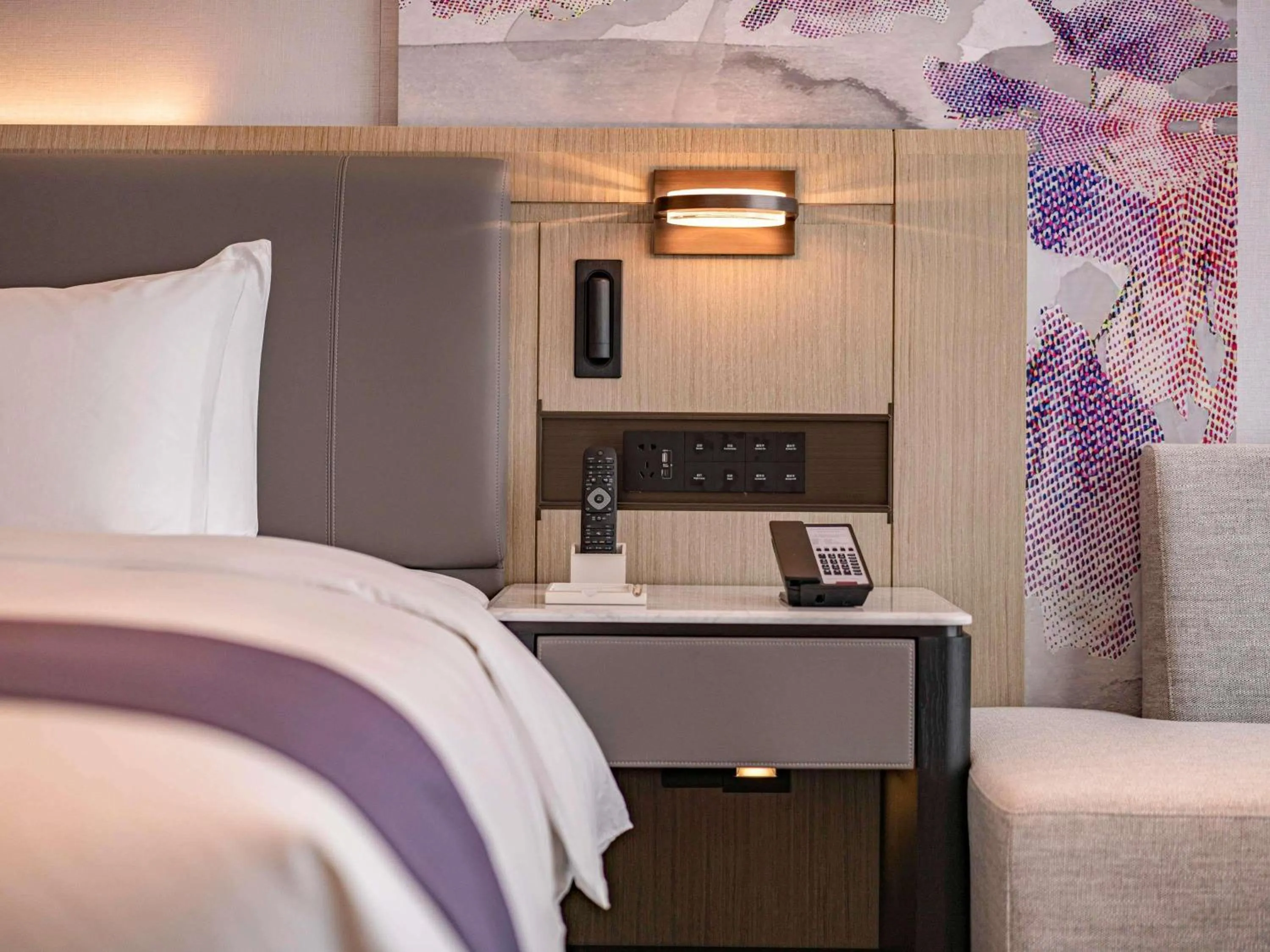 Bedroom, Bed in Grand Mercure Shenzhen Guangming