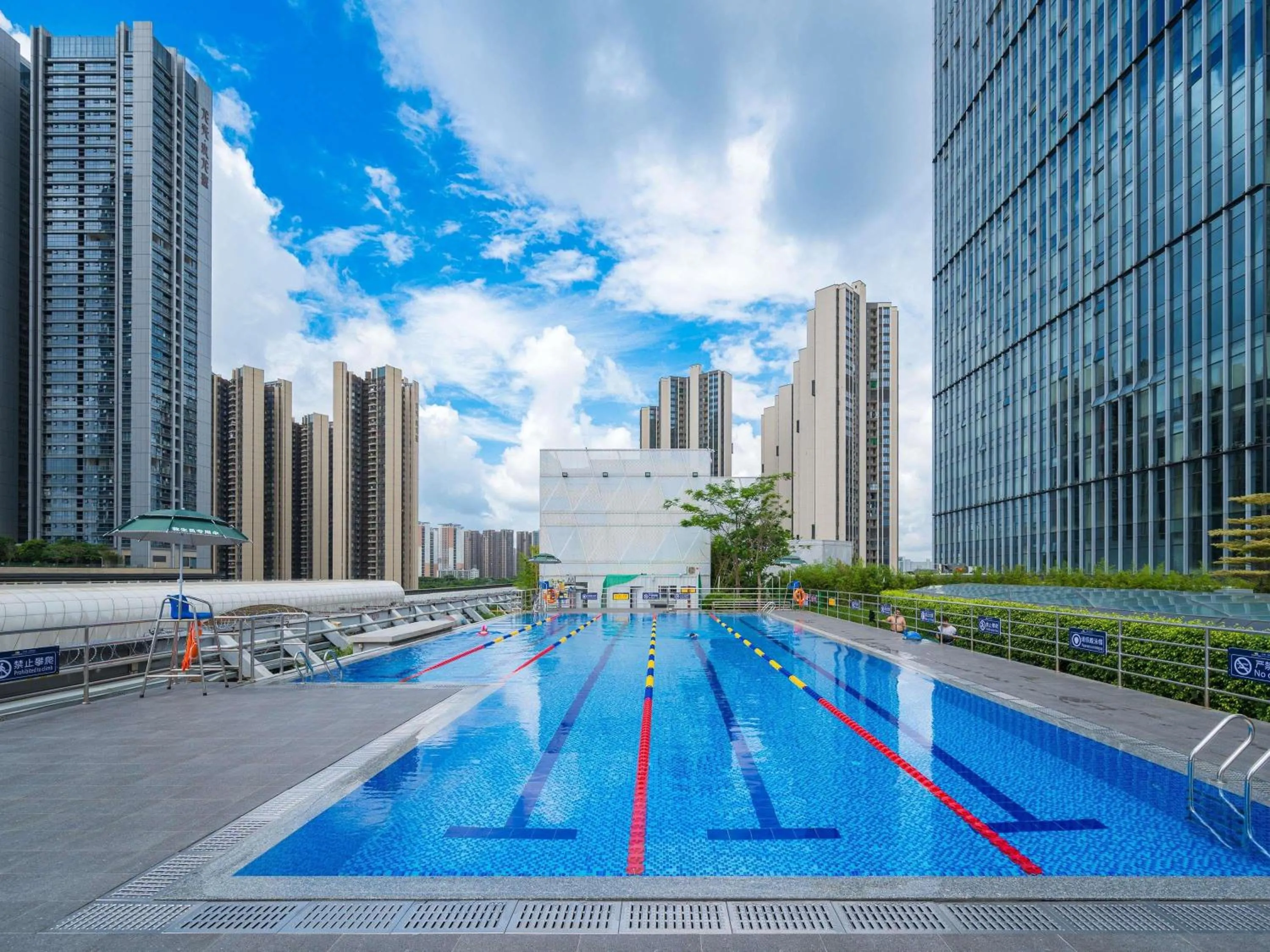 Pool view in Grand Mercure Shenzhen Guangming