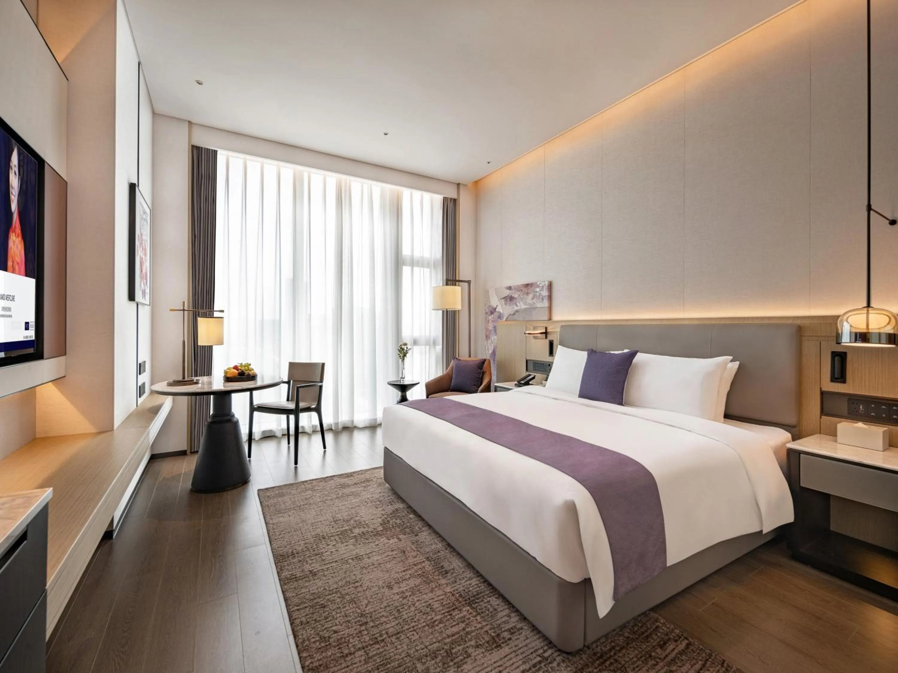 Bed in Grand Mercure Shenzhen Guangming