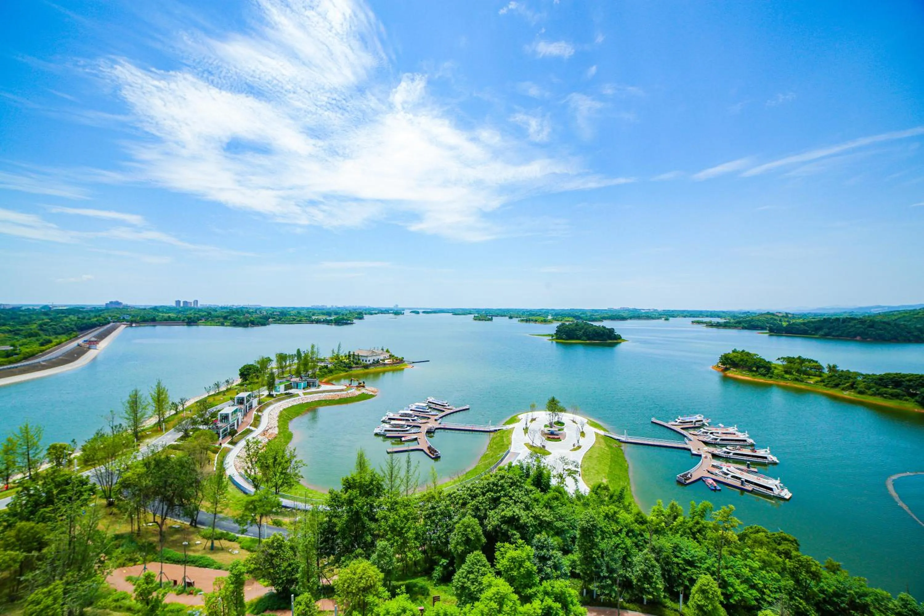 Lake view in Grand Mercure Chengdu East