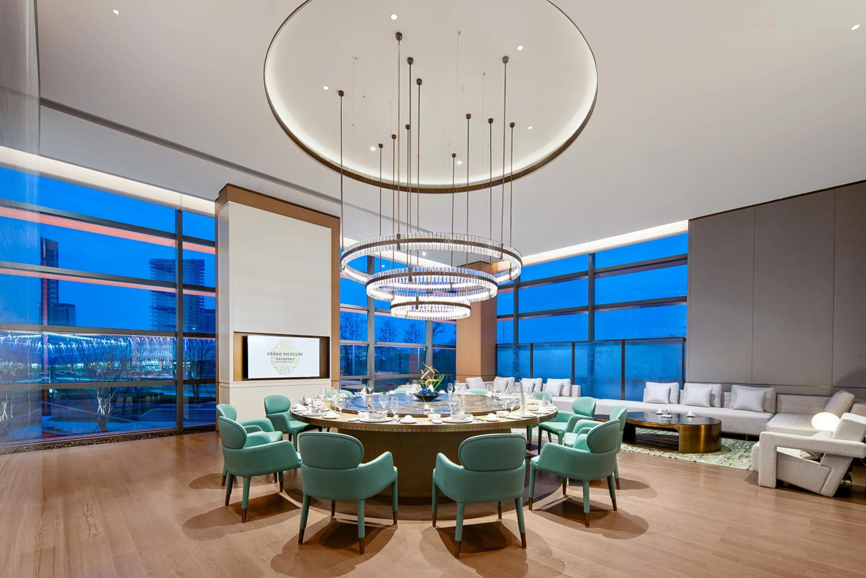 Restaurant/places to eat in Grand Mercure Chengdu East