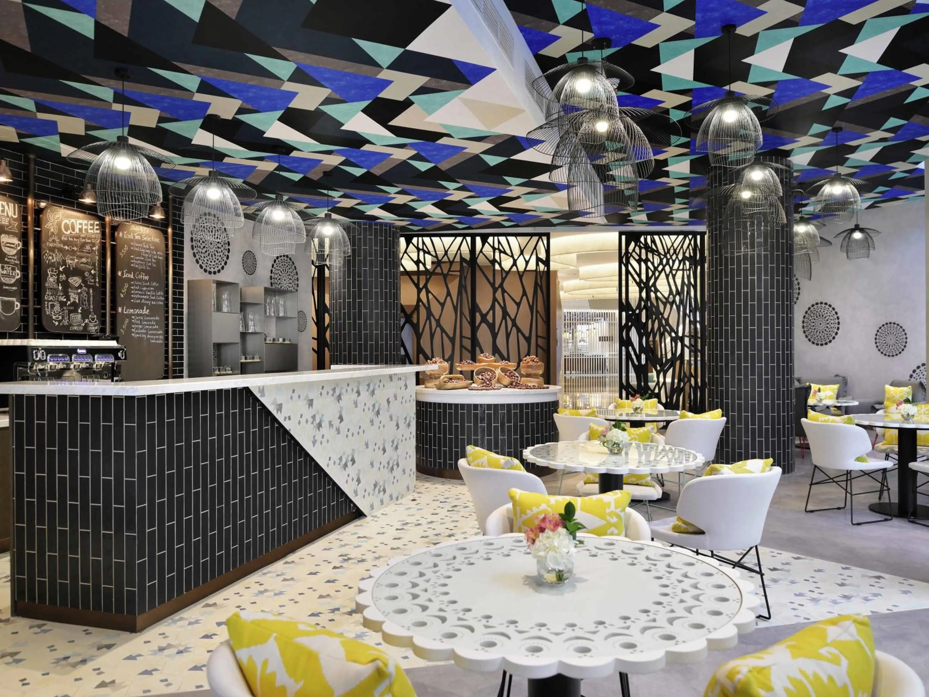 Restaurant/places to eat in Mövenpick Hotel & Apartments Ghala Muscat