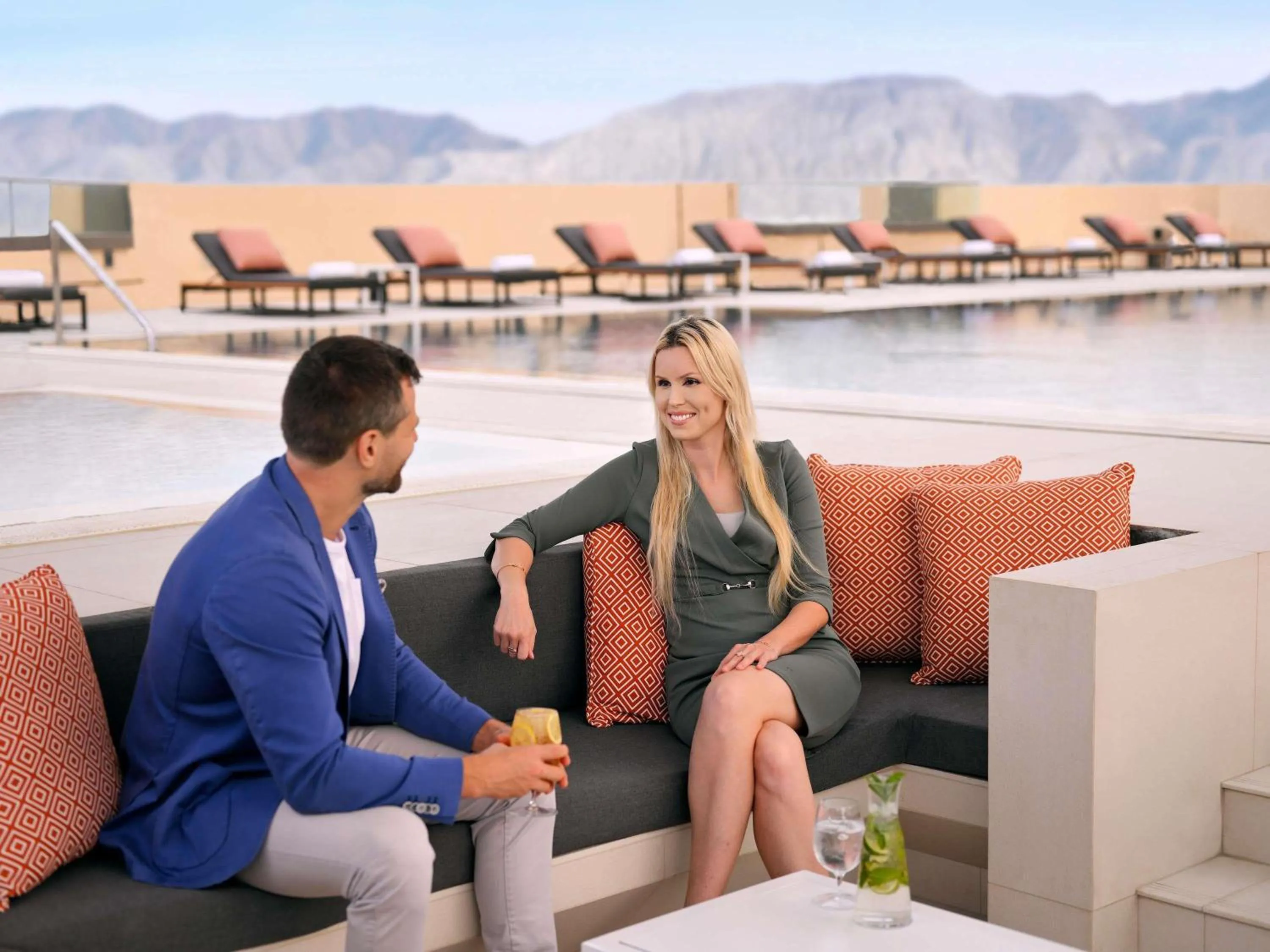 Lounge or bar in Mövenpick Hotel & Apartments Ghala Muscat