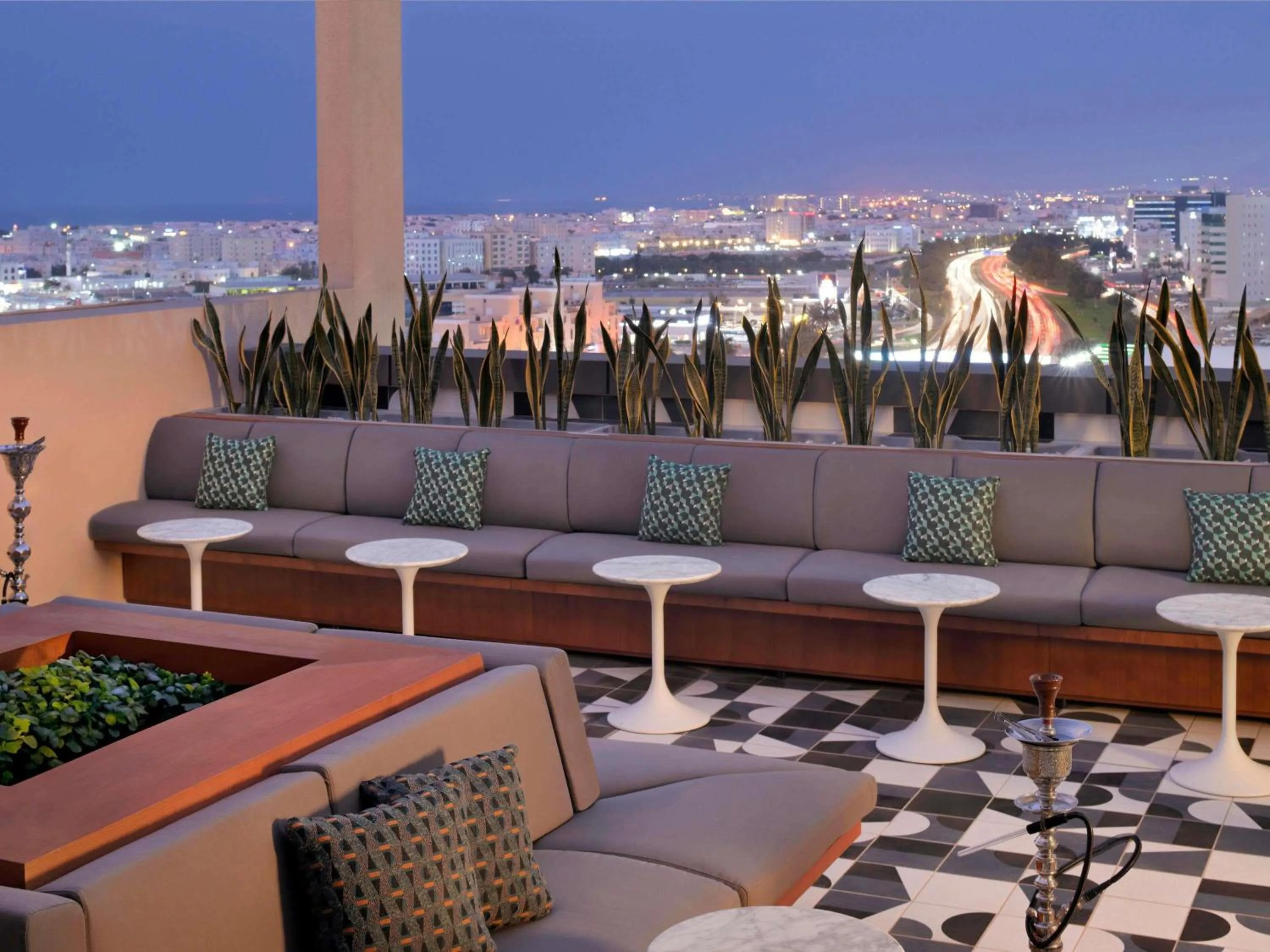 Lounge or bar in Mövenpick Hotel & Apartments Ghala Muscat