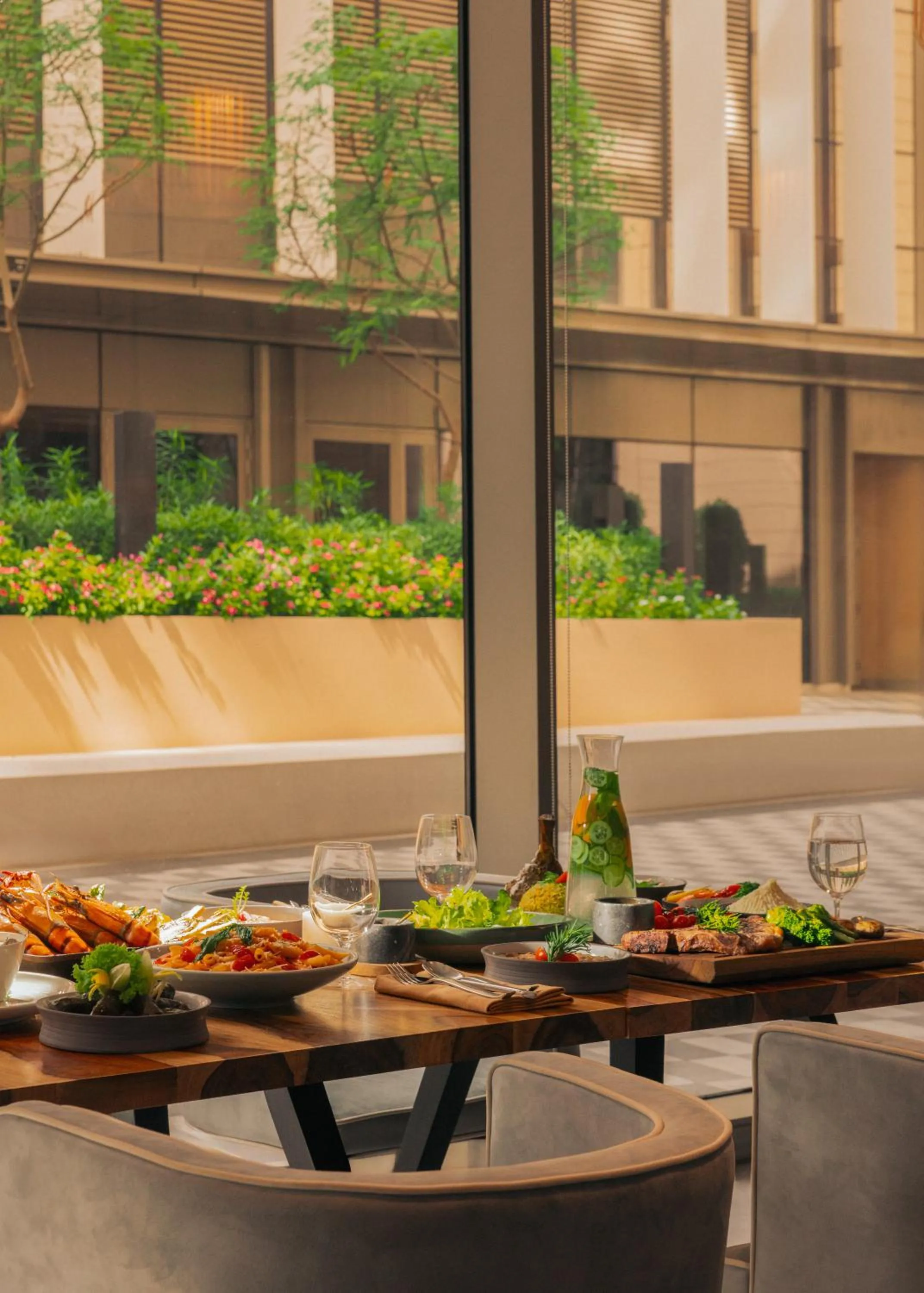 Restaurant/places to eat in Mövenpick Hotel & Apartments Ghala Muscat