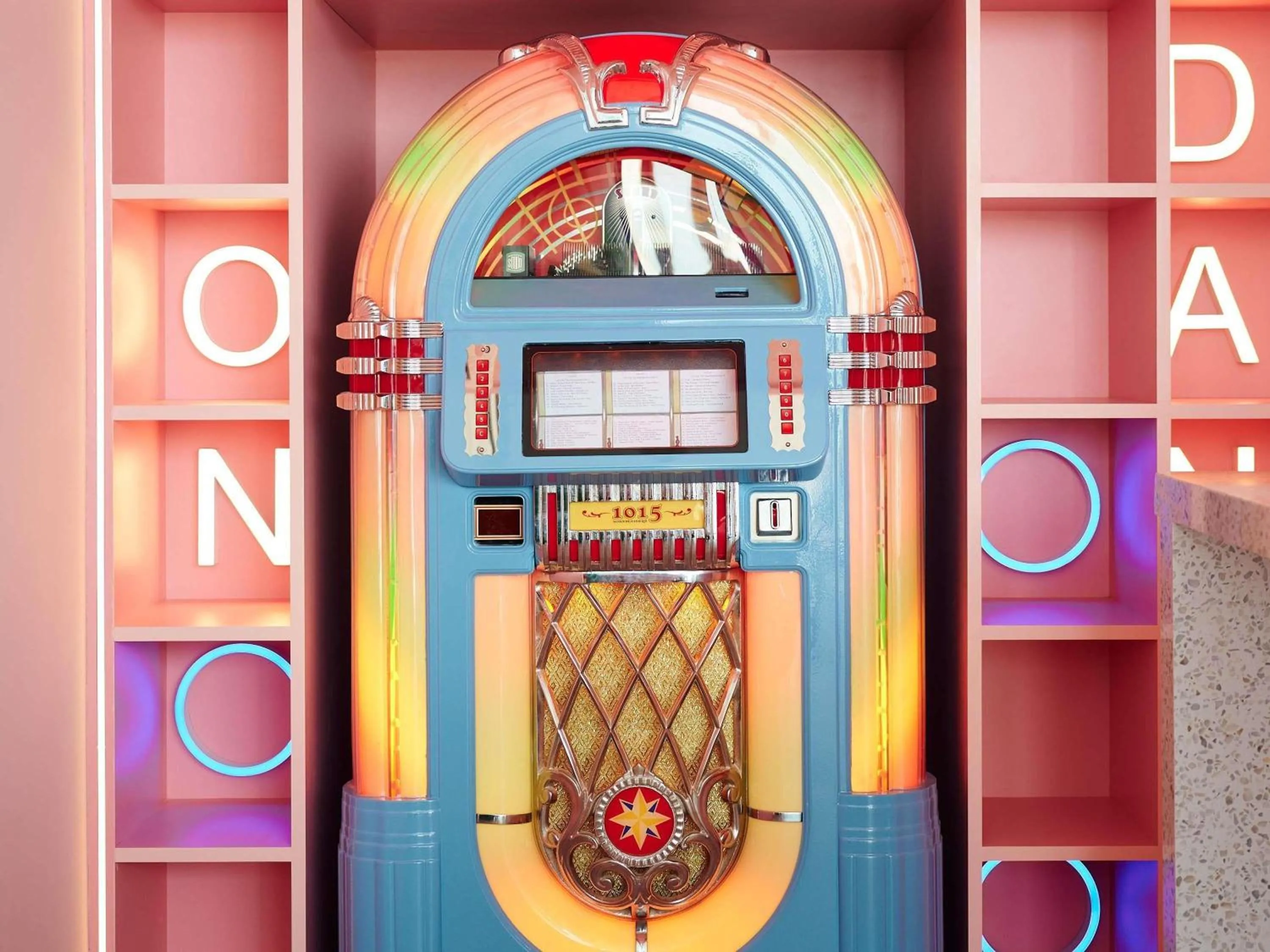 Lounge or bar in Sofitel Al Hamra Beach Resort