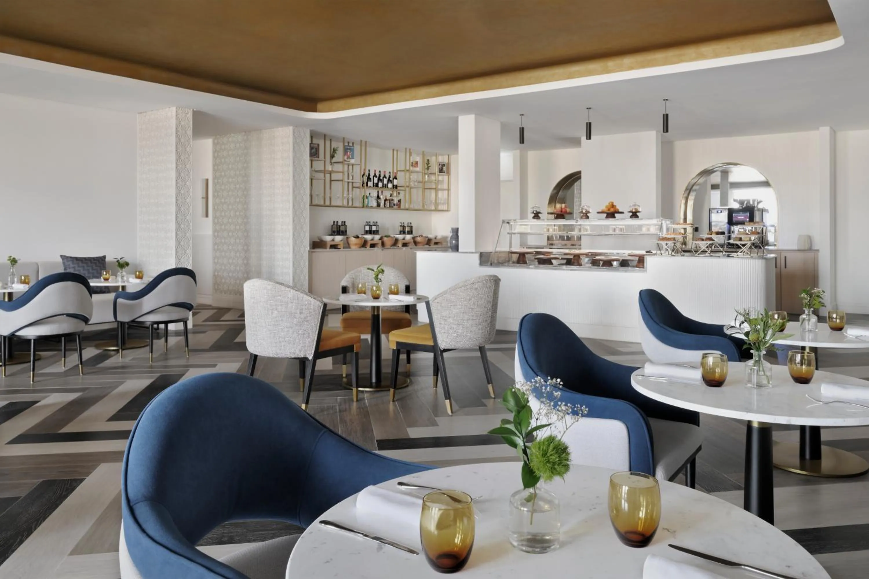 Restaurant/places to eat in Sofitel Al Hamra Beach Resort