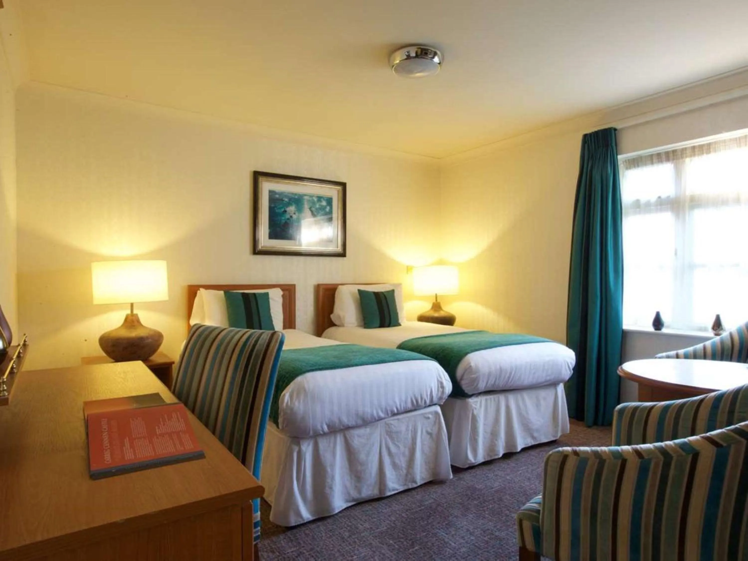 Photo of the whole room, Bed in Wrexham Llyndir Hotel by Belvilla