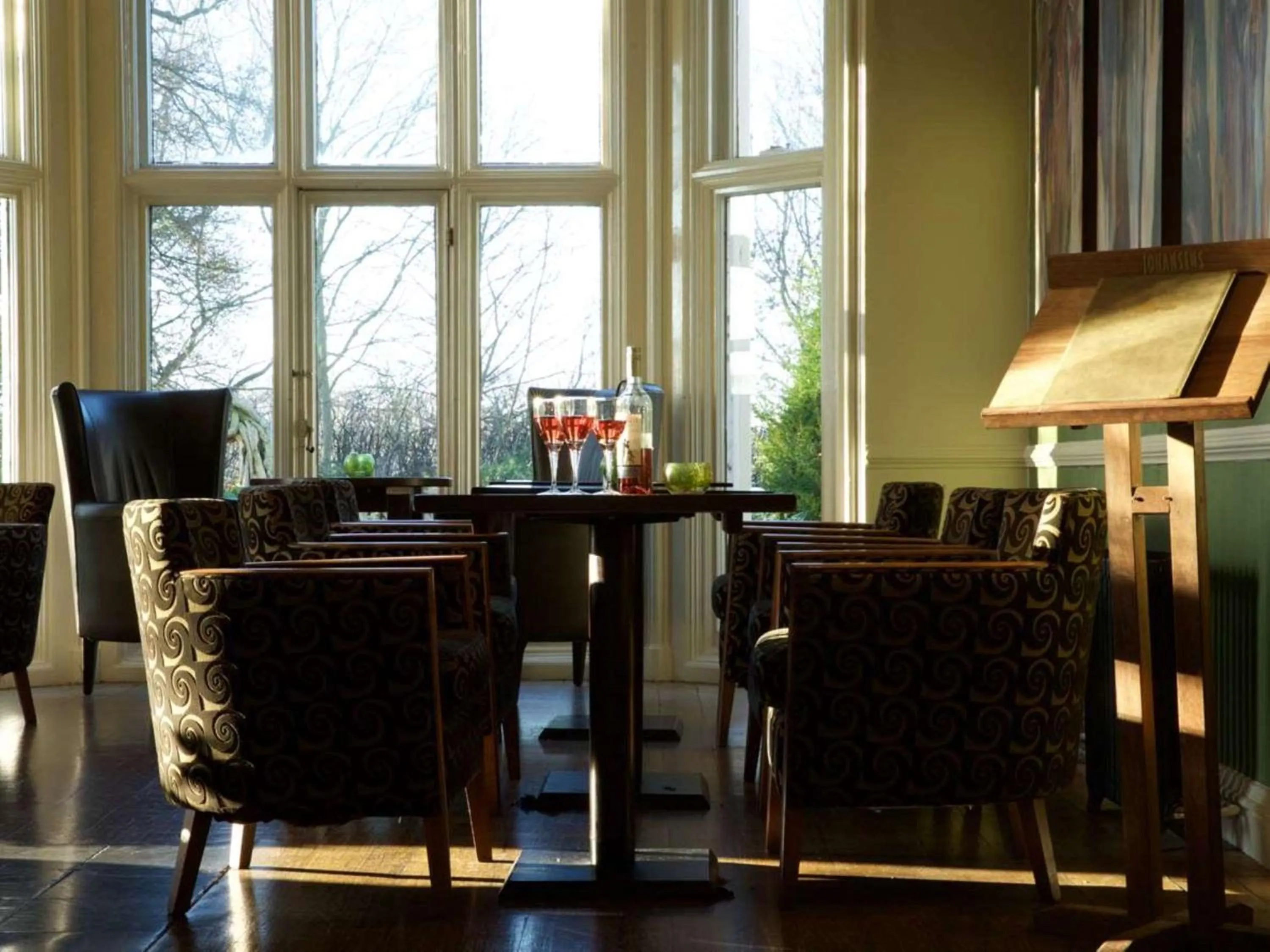 Lounge or bar in Wrexham Llyndir Hotel by Belvilla