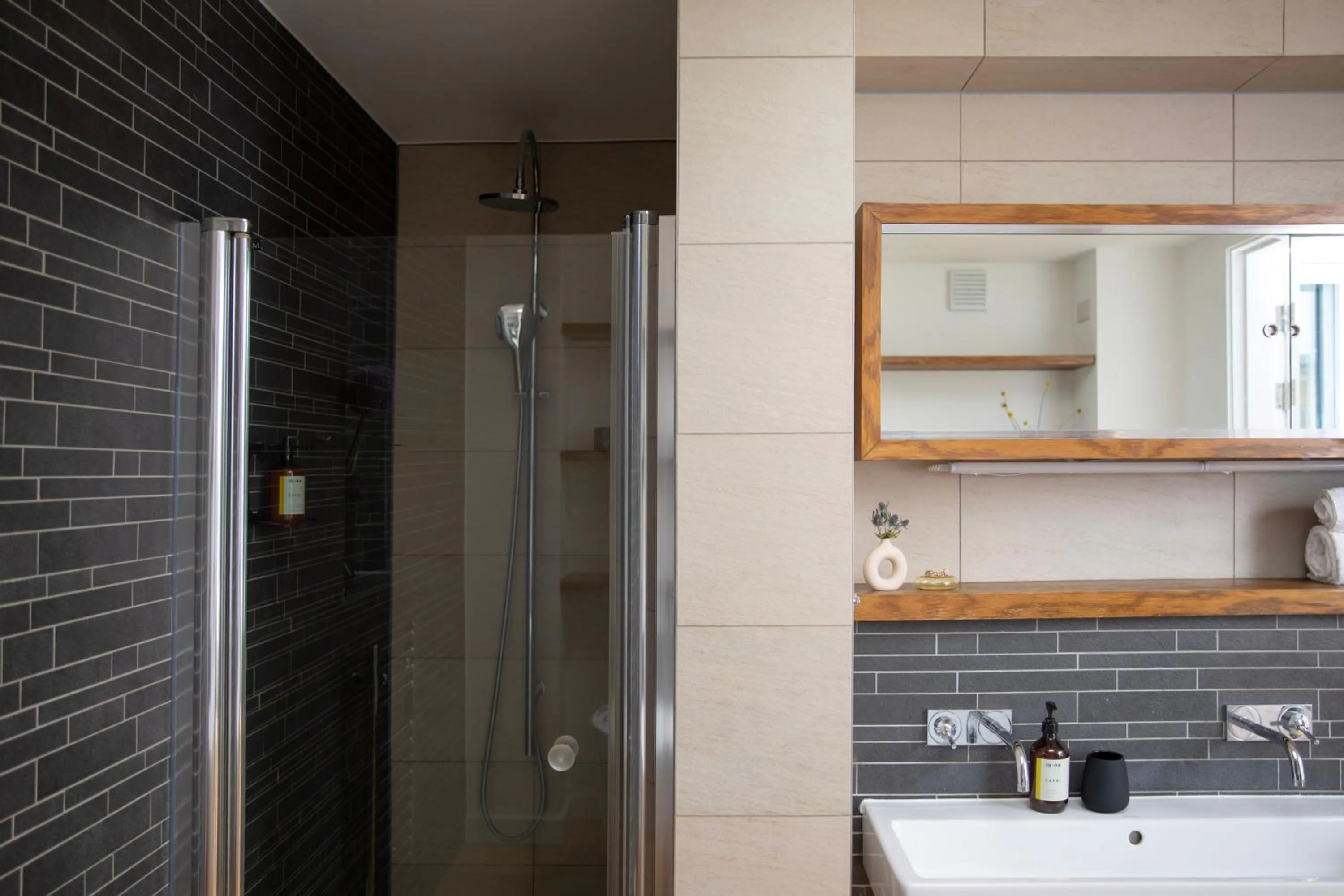 Bathroom in Bob W London Tower Hill - Residences