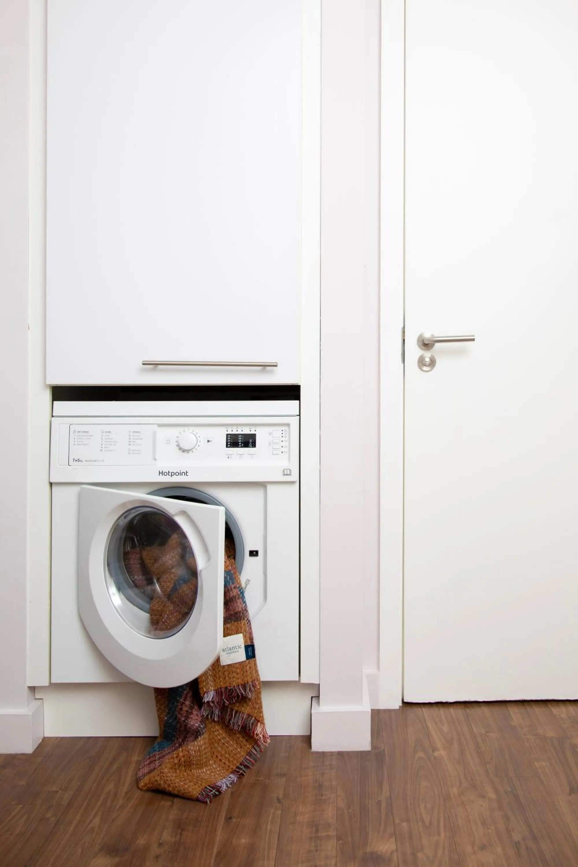 washing machine in Bob W London Tower Hill - Residences
