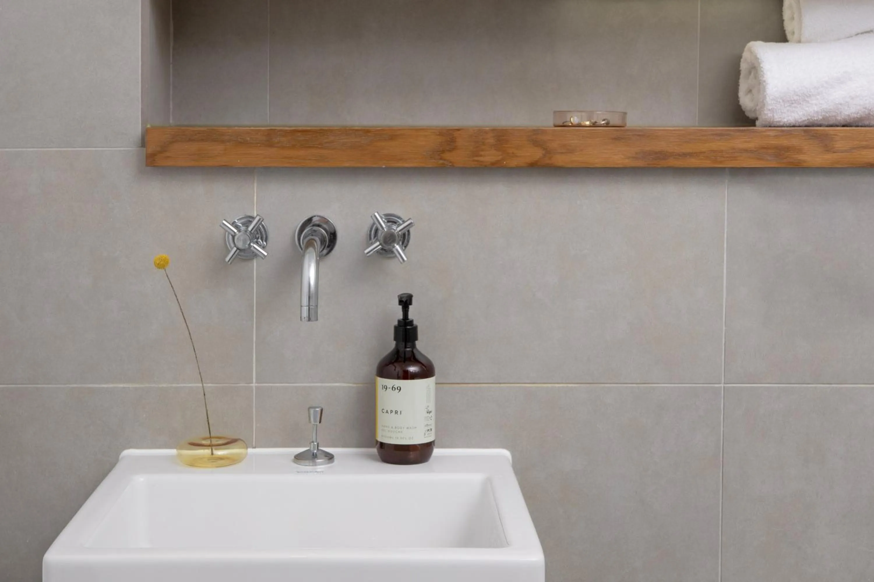 Bathroom in Bob W London Tower Hill - Residences