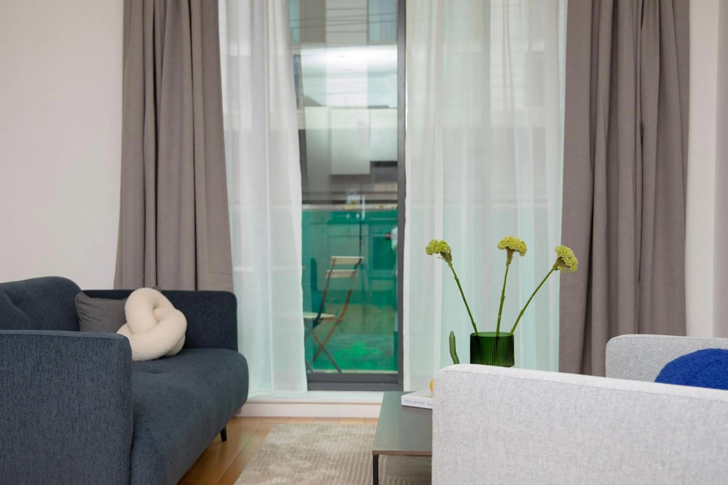 Living room in Bob W London Tower Hill - Residences