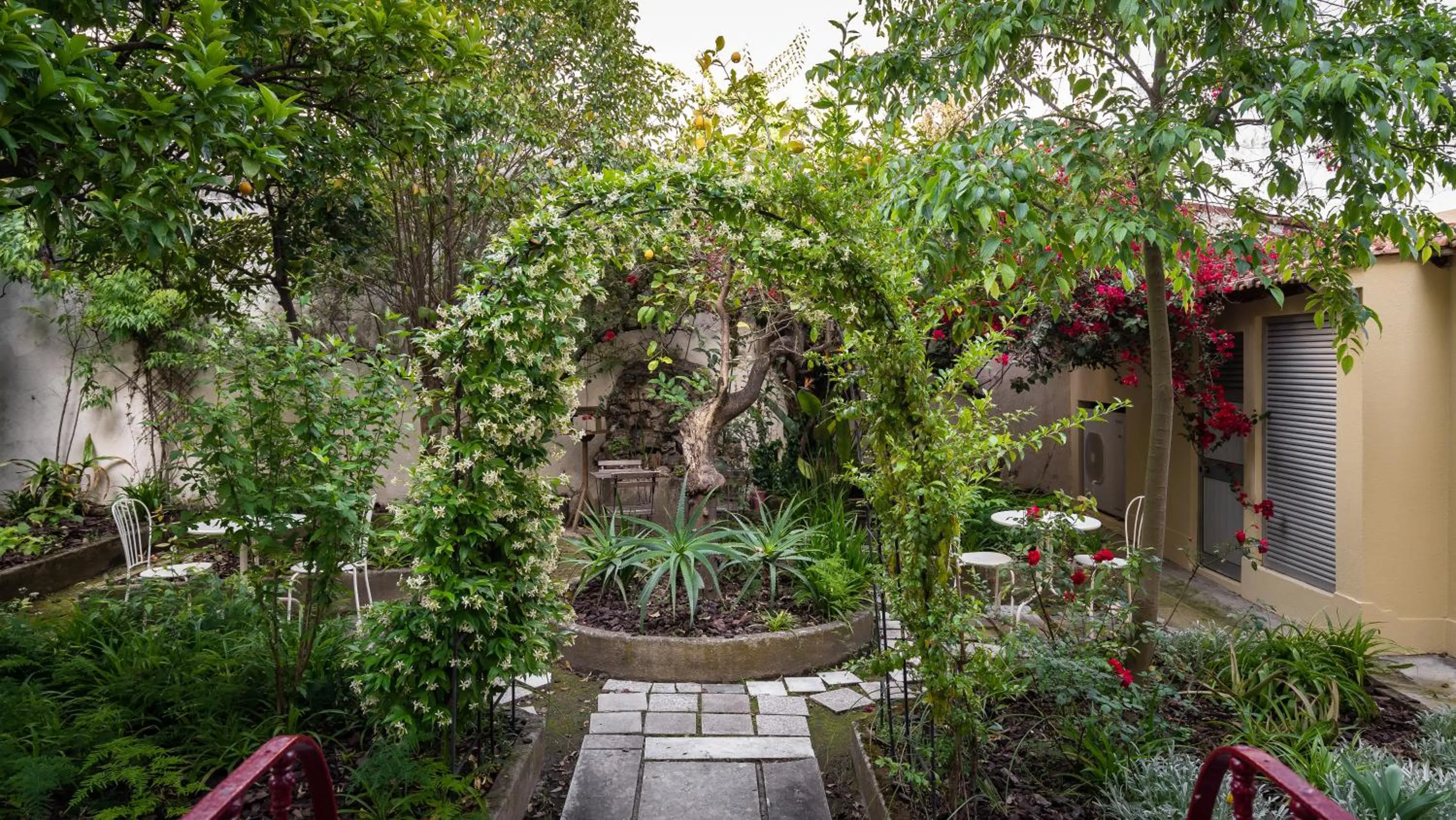 Garden view in O Jardim da Tessa